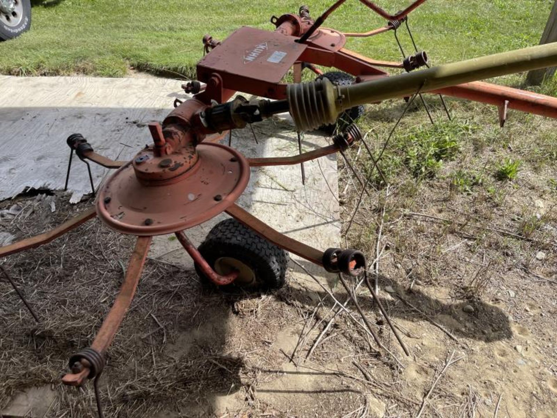 Kuhn Hay Tedder, One Tire Needs TubeKuhn Hay Tedder, One Tire Needs Tube - Image 8 of 15