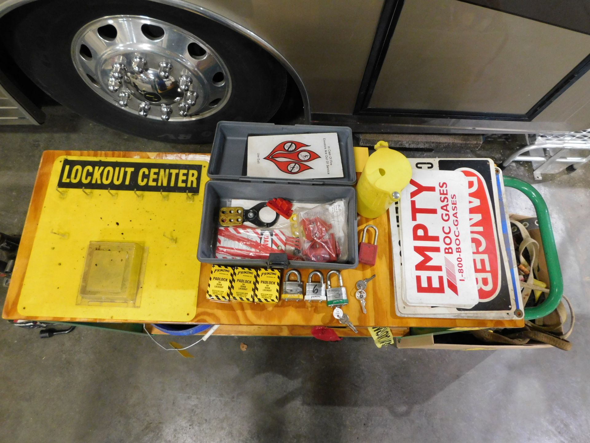 Lockout Safety kit and Signs