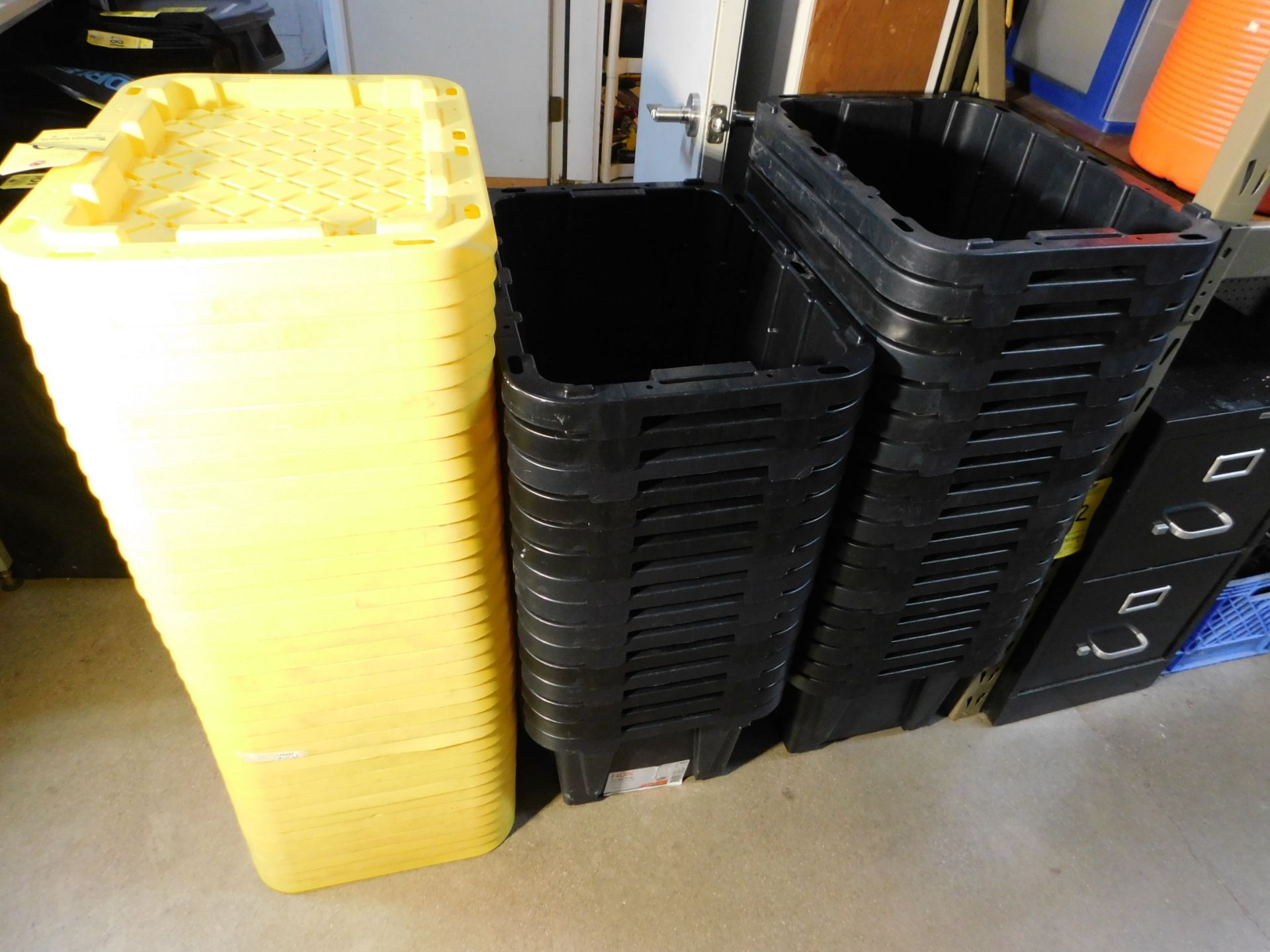 (33) 12 Gallon Totes