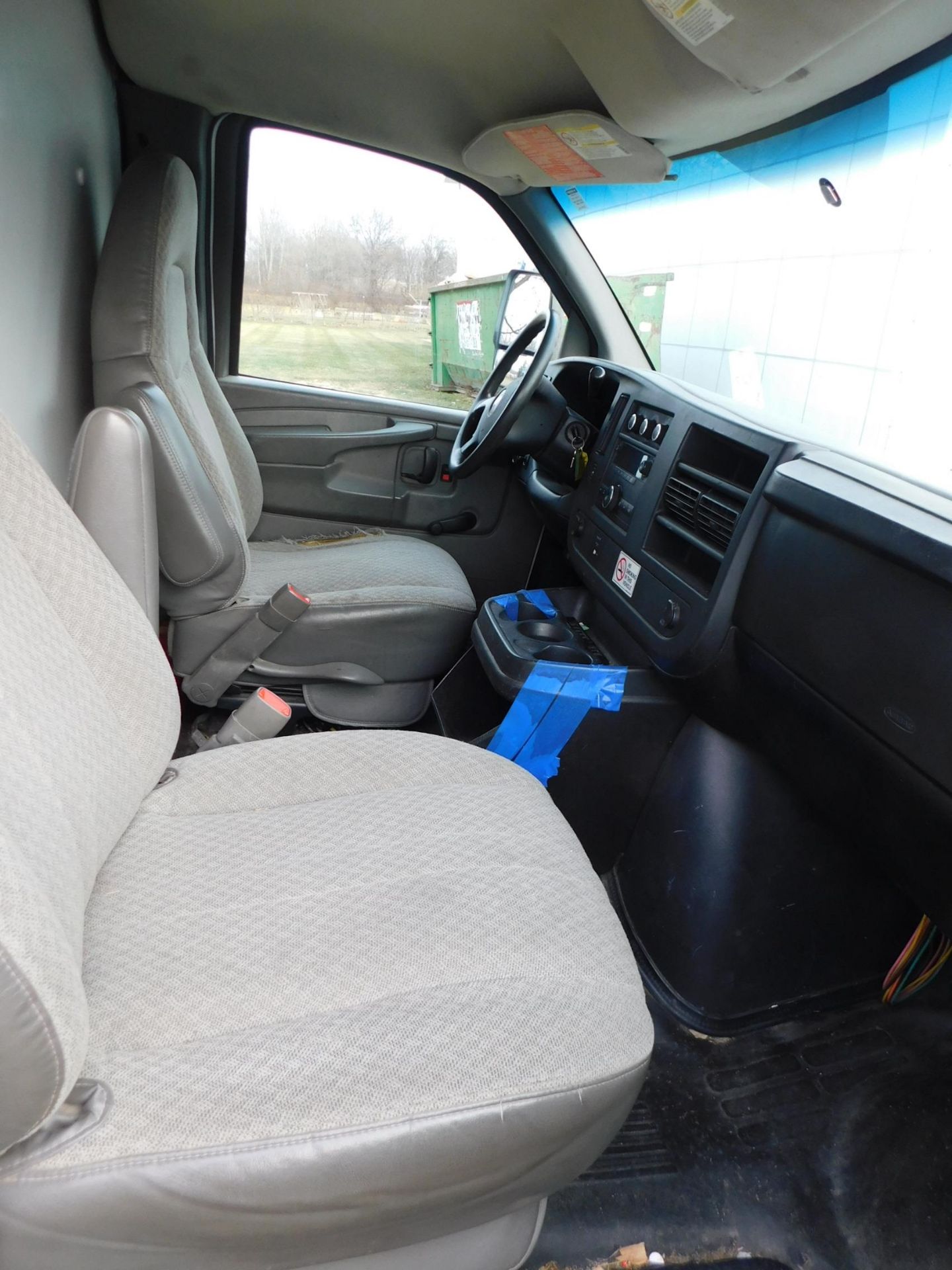 2007 Chevy Box Truck, 12' Box, Lift Gate, 150,626 Miles, VIN 1GBJG31C181134052 - Image 10 of 12