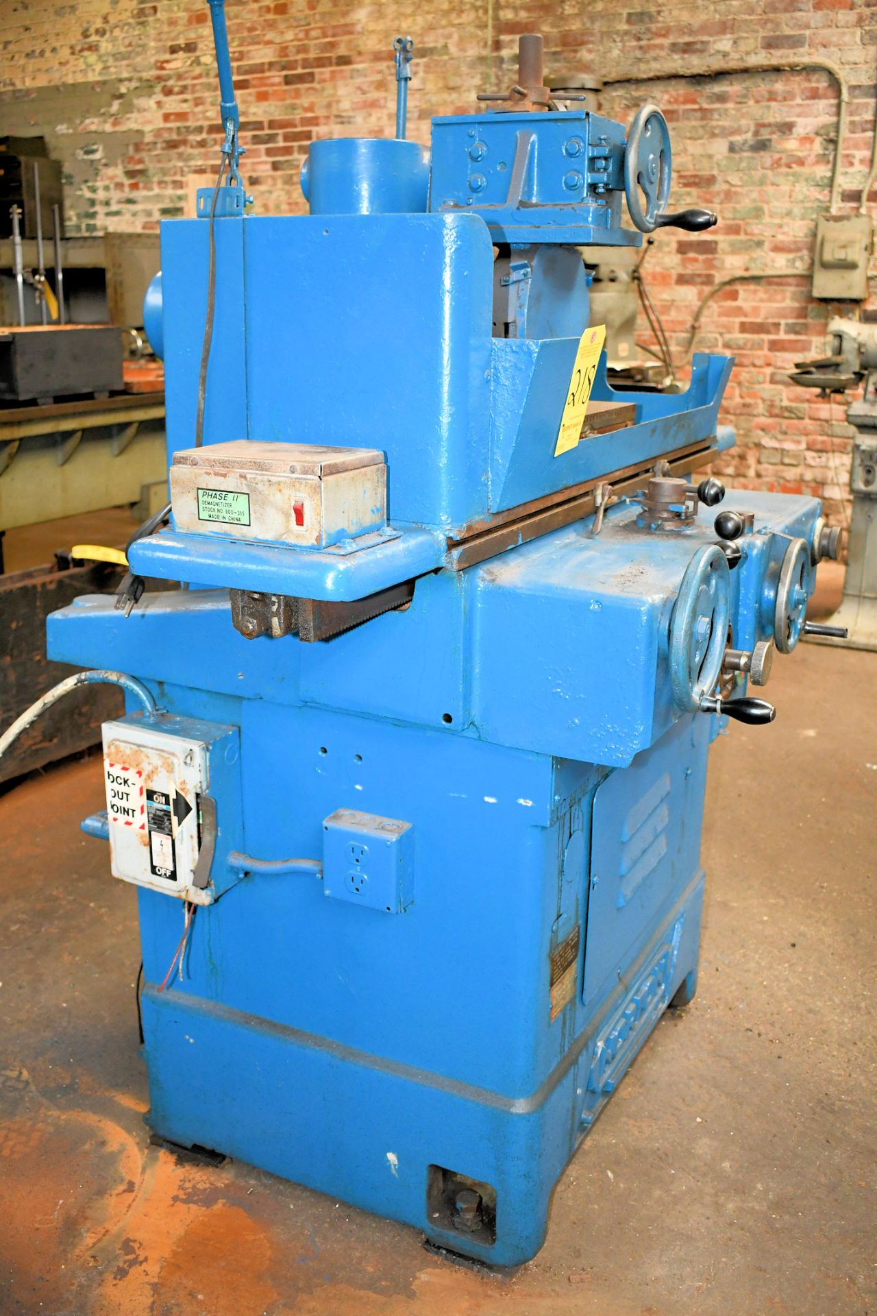 Norton 6" x 18" Hydraulic Surface Grinder, Automatic Feed, 6" x 18" Magnetic Chuck, Phase II - Image 4 of 4