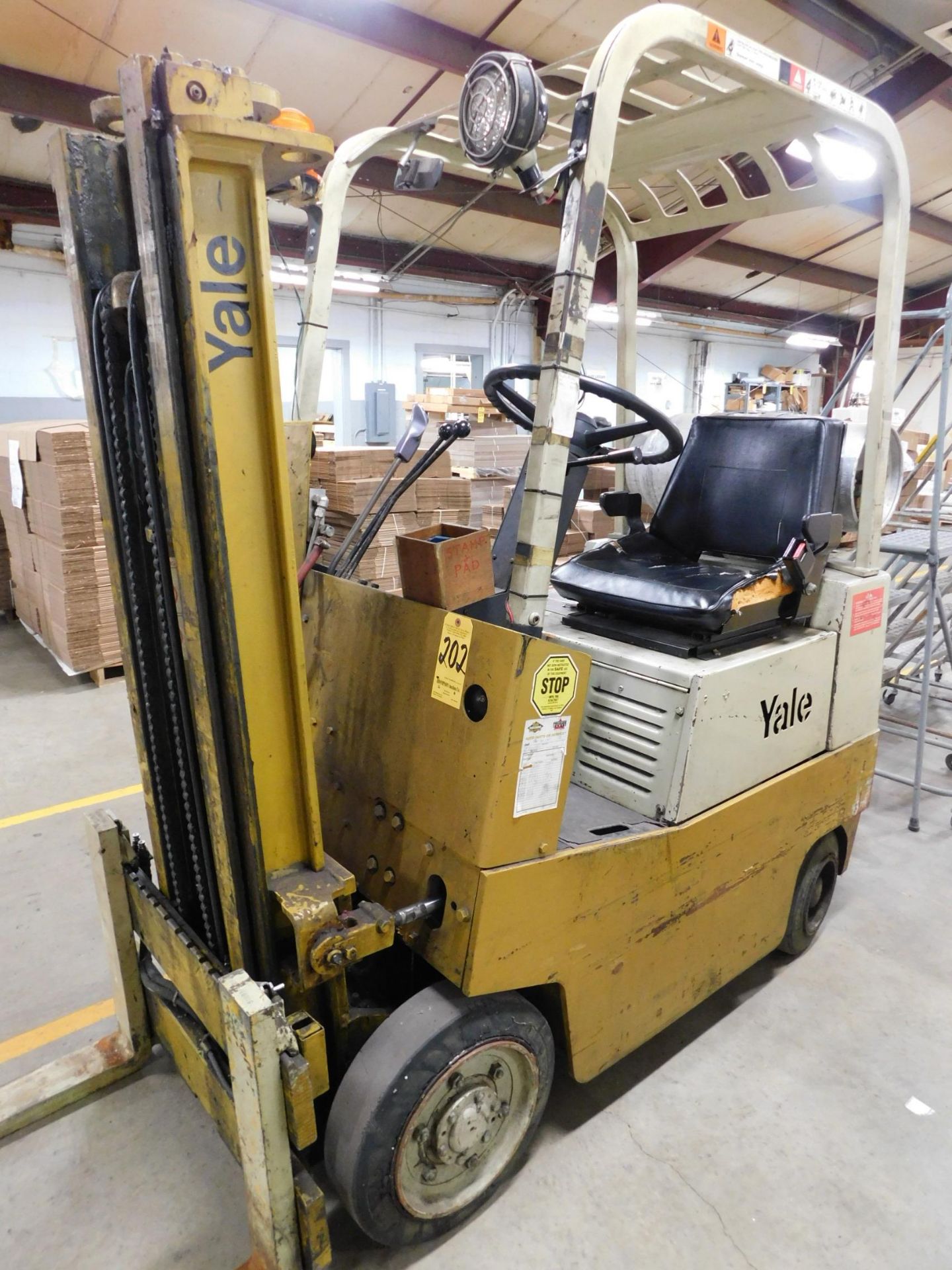 Yale Model GLC025UA5071 Fork Lift, s/n P380451, LP, Hard Tire, 2-Stage Mast, Auxiliary Hook Up for - Image 3 of 19