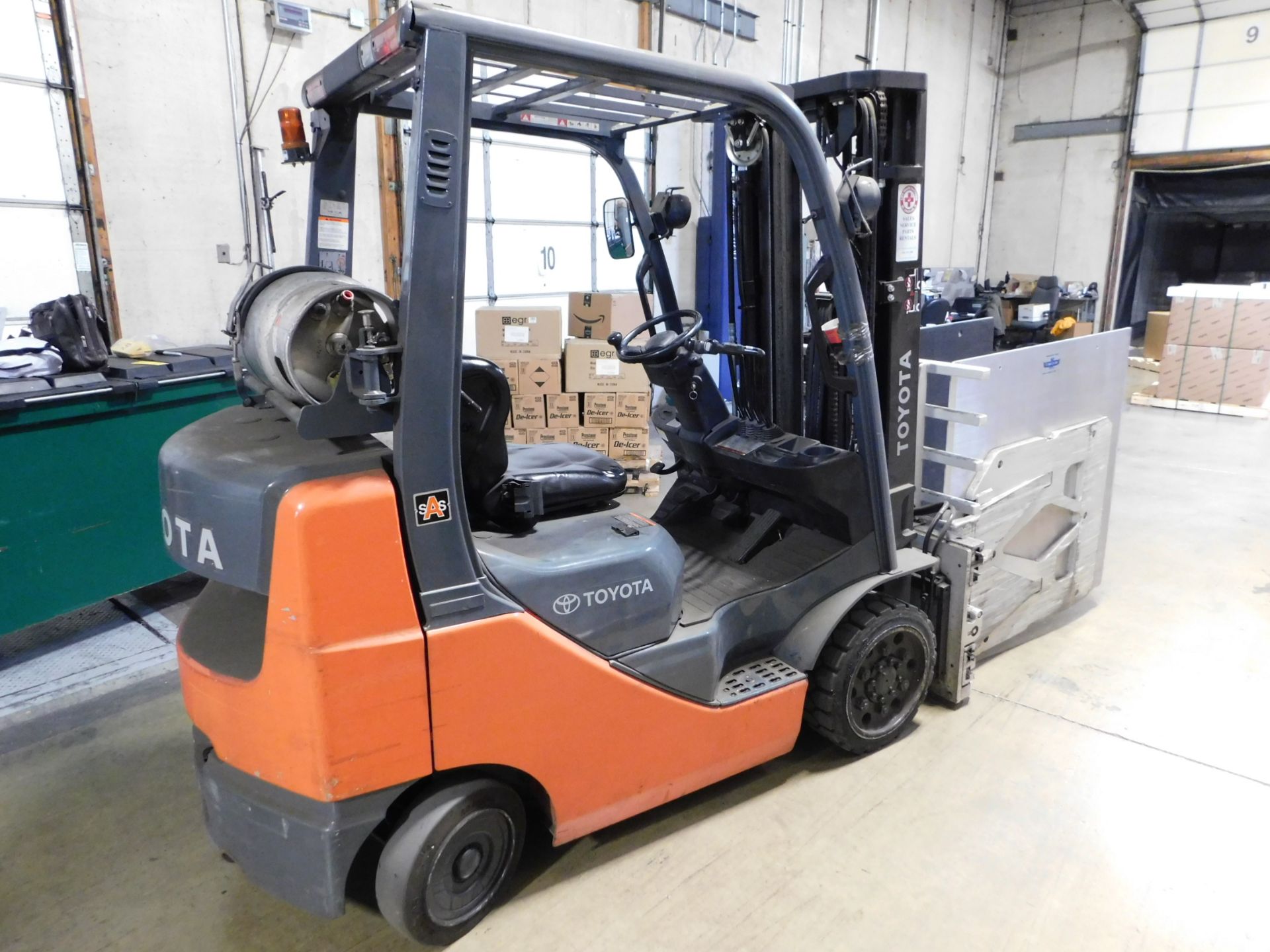 2010 Toyota Forklift, Model 8FGCU25, s/n 27407, 7,257 hrs., with Cascade Model R35D-CCS Clamp, 3,500 - Image 4 of 16