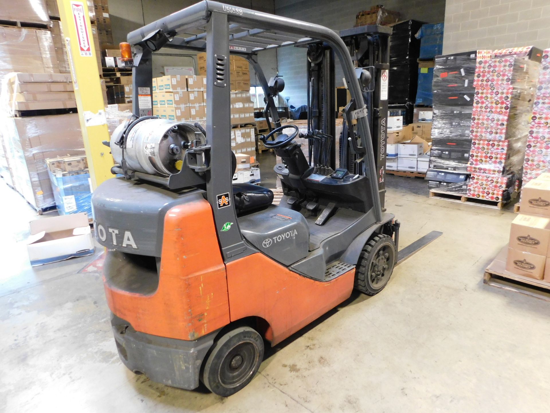 2013 Toyota Forklift, Model 8FGCU25, s/n 40136, 12,077 hrs., LP, Side Shift, Solid Tire, 5,000 lb. - Image 4 of 12