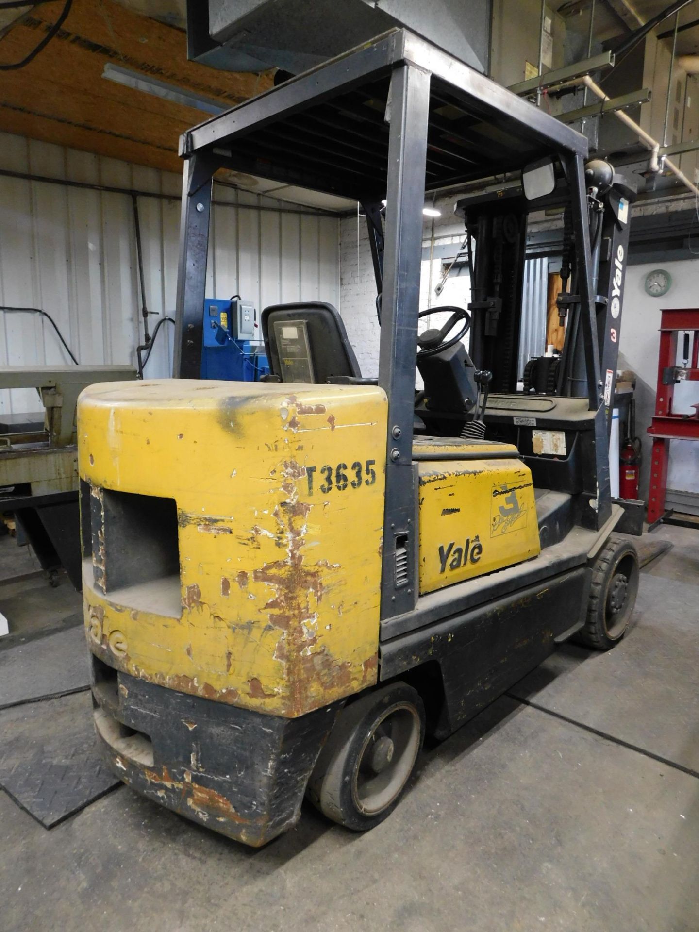 Yale 8000lb Cap. Forklift, Gasoline, 3 Stage mast, 60" Forks, Hard Tire, 5440 hours, Model - Image 3 of 20