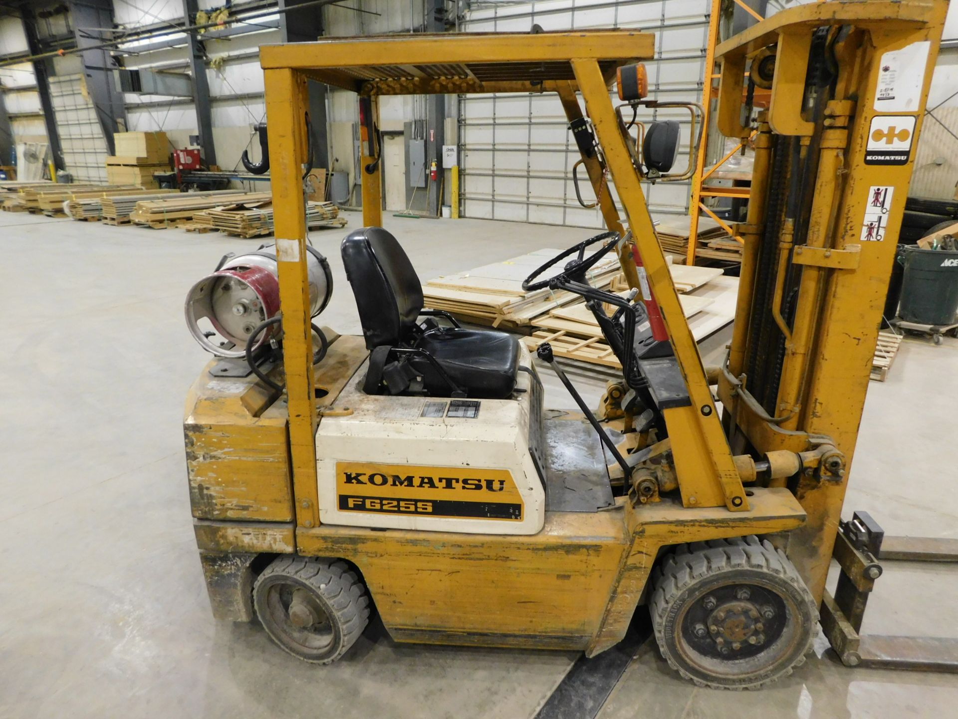 Komatsu Model FG25S-4 Fork Lift, s/n 171908, 4,480 Lb. Capacity, LP, Hard Tire, 3-Stage Mast, 4' - Image 8 of 24