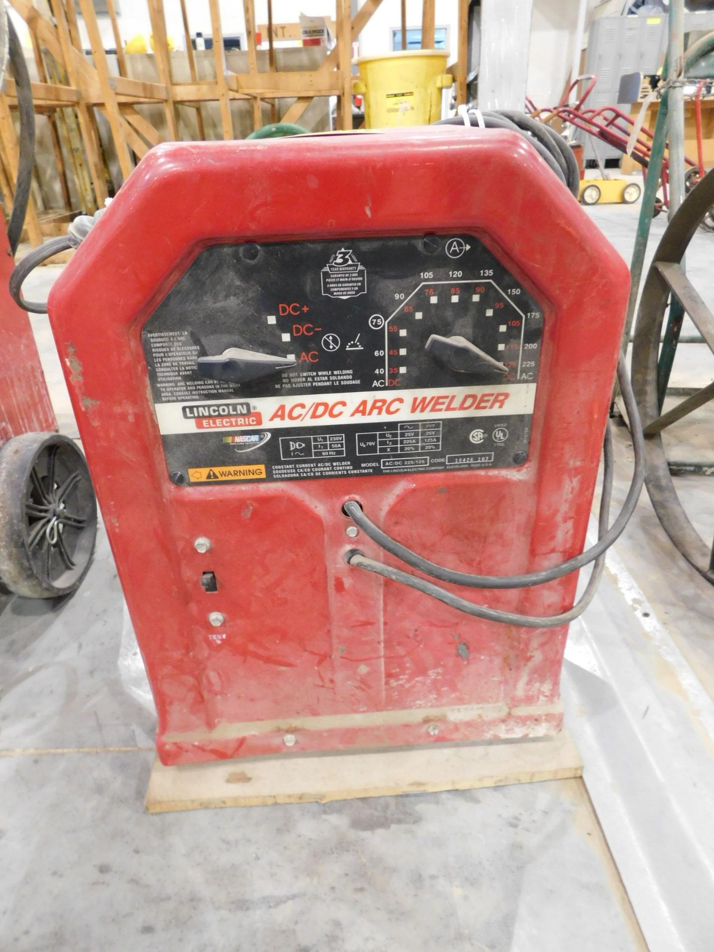 Lincoln 225 Amp AC/DC Arc Welder, 230/1/60