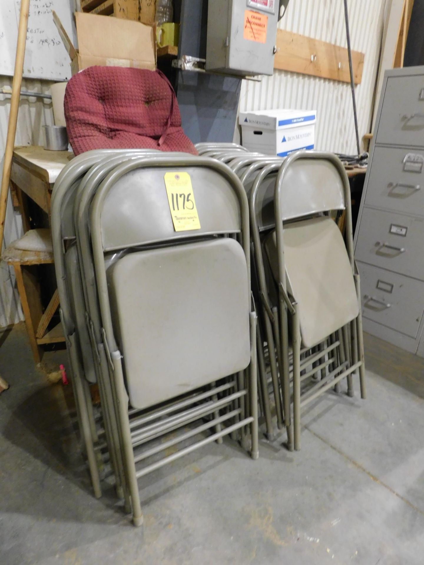 (17) Folding Chairs