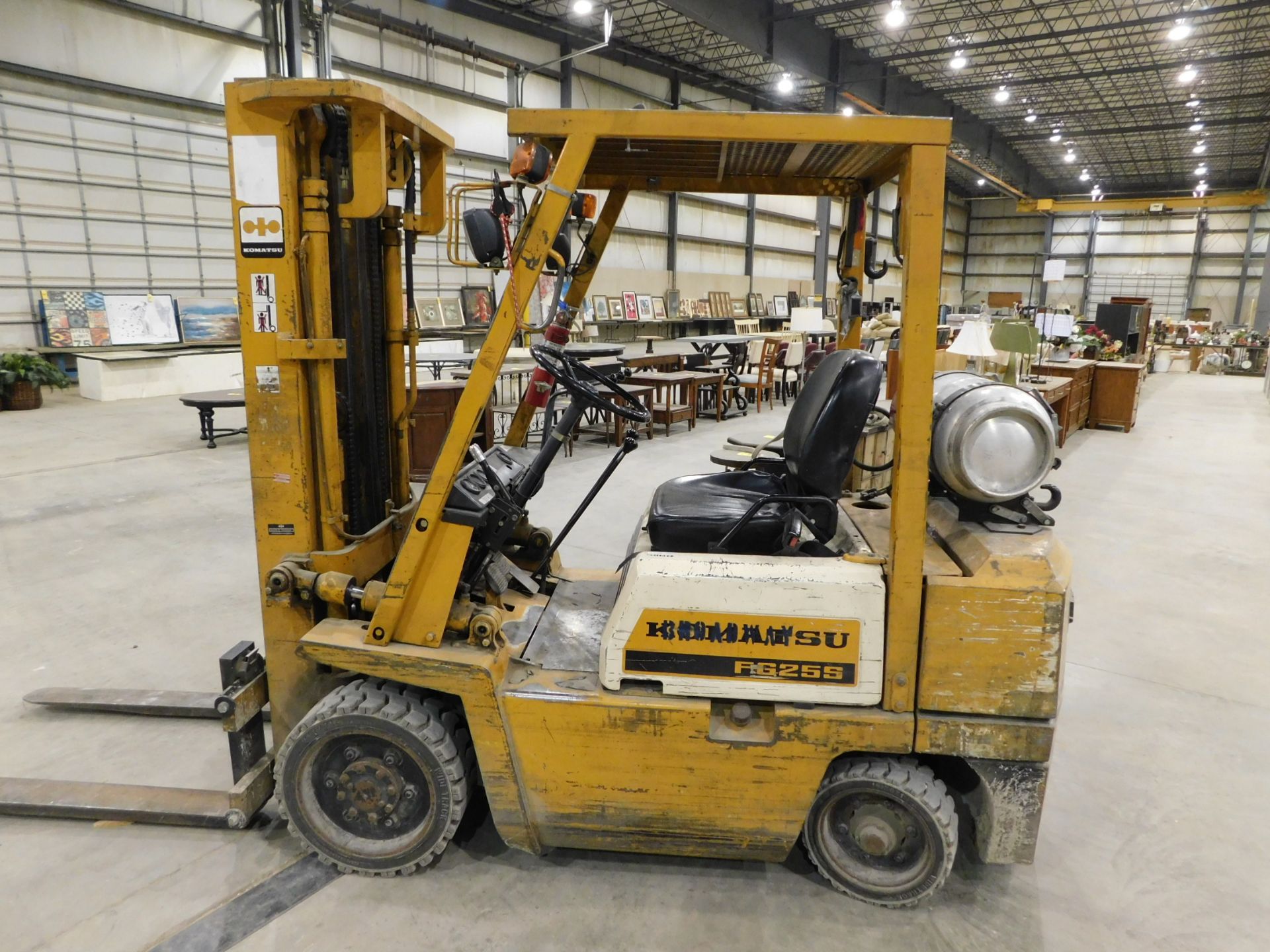 Komatsu Model FG25S-4 Fork Lift, s/n 171908, 4,480 Lb. Capacity, LP, Hard Tire, 3-Stage Mast, 4' - Image 4 of 24