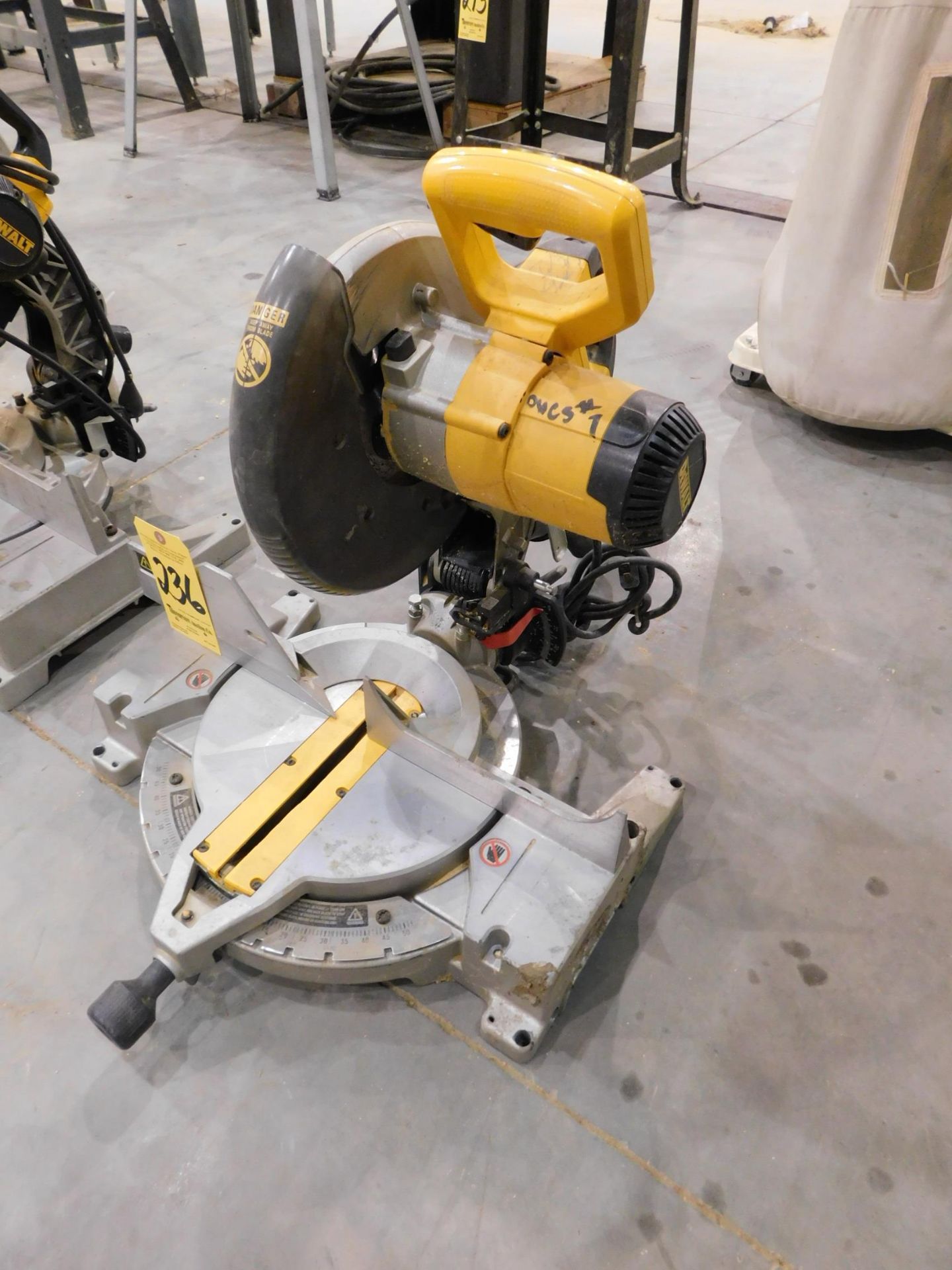 Dewalt DW703, 10" Compound Miter Saw