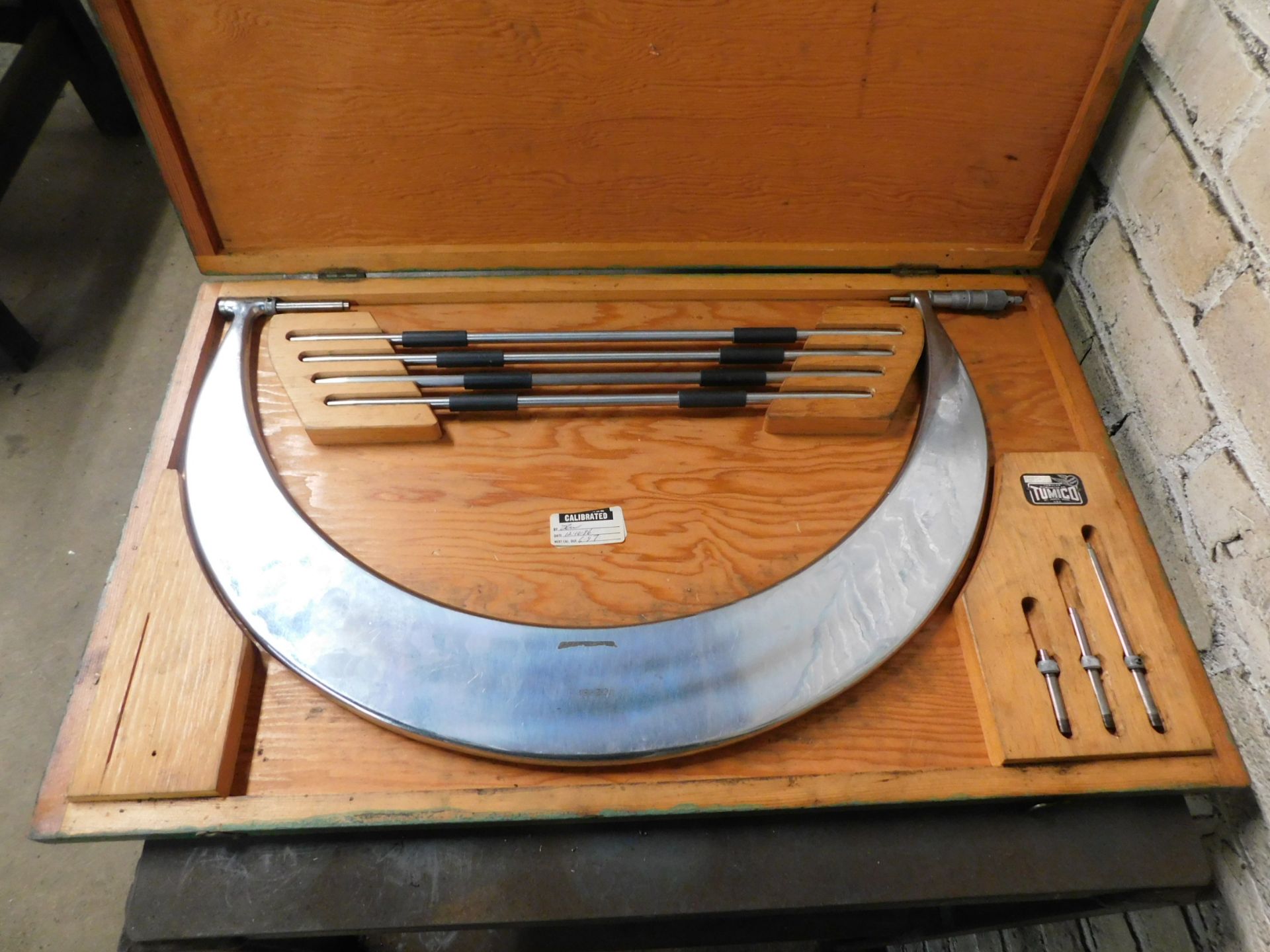 Tumico 16" - 20" Micrometer with Standards