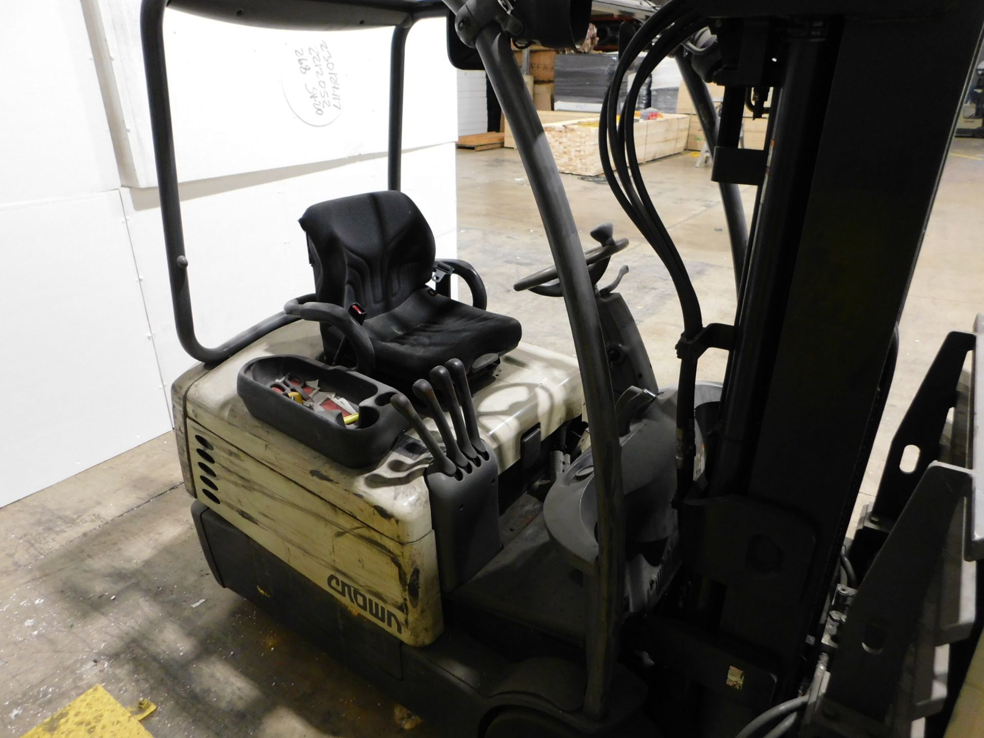 Crown Ride-on Electric Forklift, Model SC4040-40 with Model 35D-CFS-12A Fork Clamp, 3-Stage Mast, - Image 6 of 14
