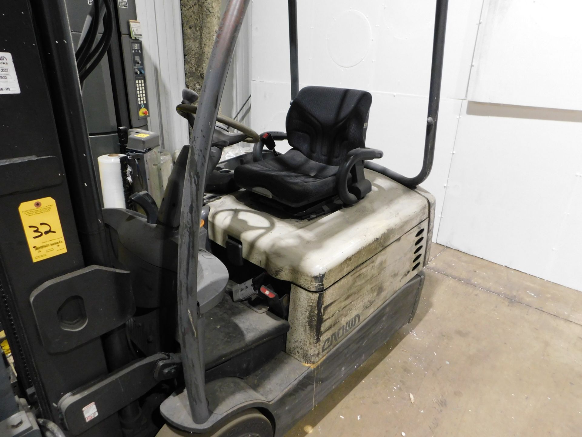 Crown Ride-on Electric Forklift, Model SC4040-40 with Model 35D-CFS-12A Fork Clamp, 3-Stage Mast, - Image 11 of 14