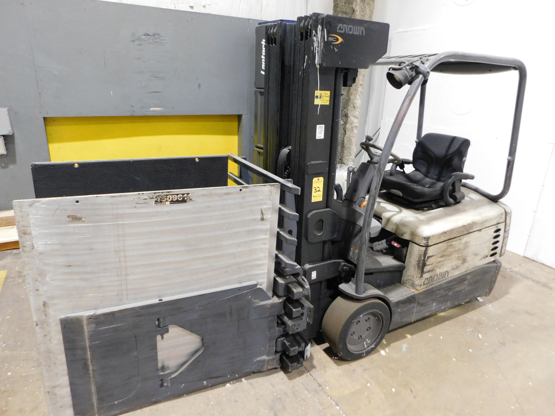 Crown Ride-on Electric Forklift, Model SC4040-40 with Model 35D-CFS-12A Fork Clamp, 3-Stage Mast,