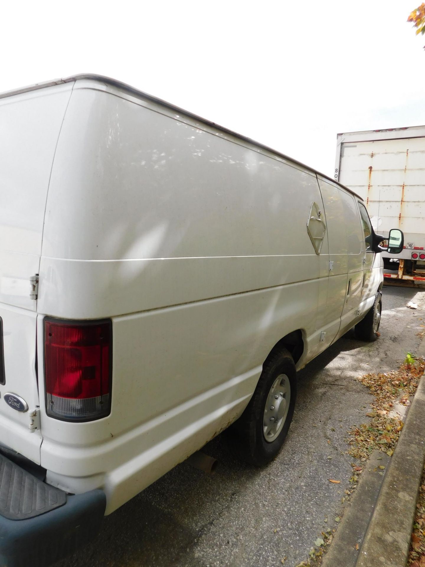 2011 Ford E-350 Super Duty Cargo Van, VIN 1FTSS3EL6BDA28100, Automatic, AC, E-Track & Vanloda Roller - Image 5 of 22