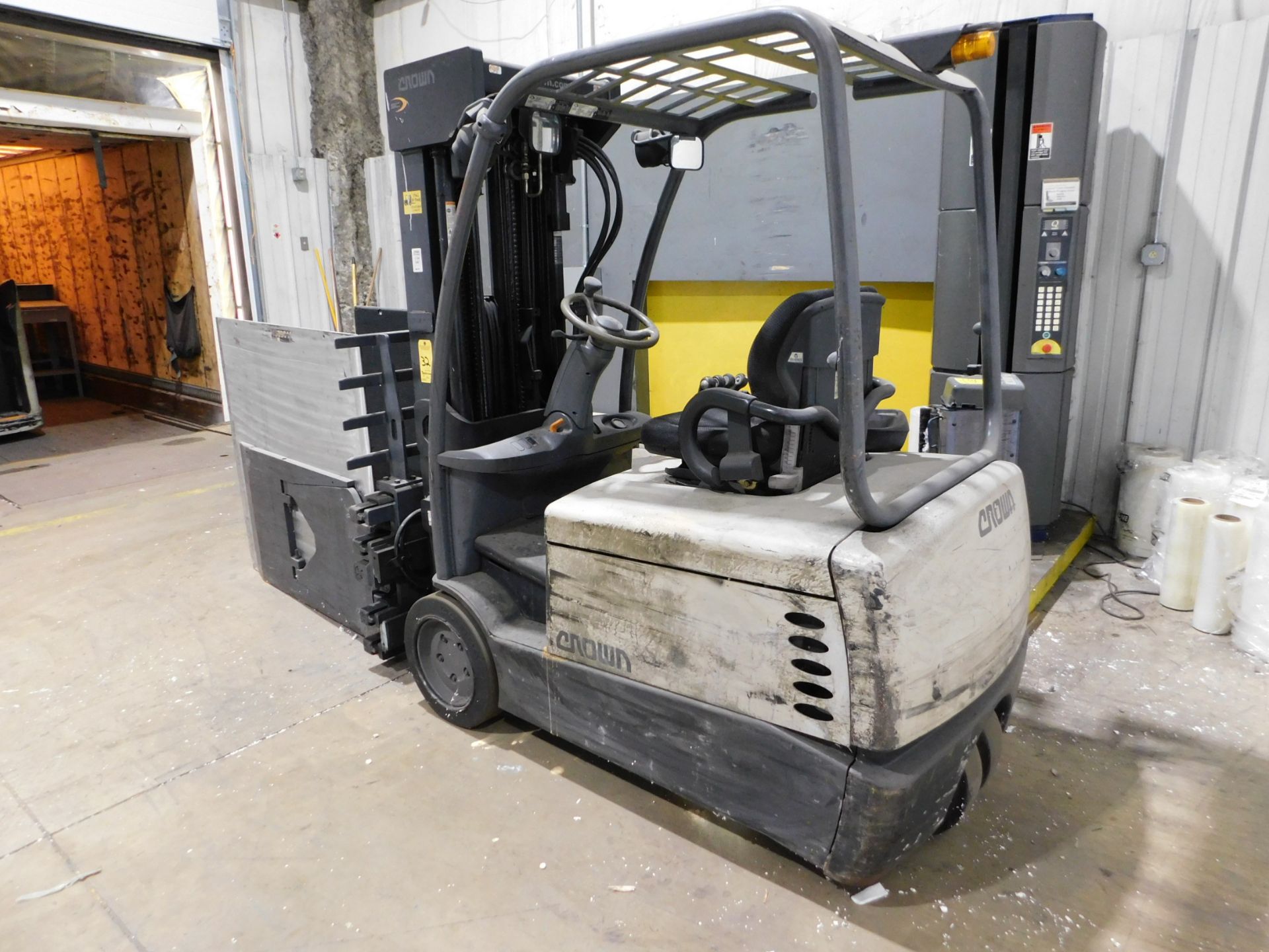 Crown Ride-on Electric Forklift, Model SC4040-40 with Model 35D-CFS-12A Fork Clamp, 3-Stage Mast, - Image 14 of 14