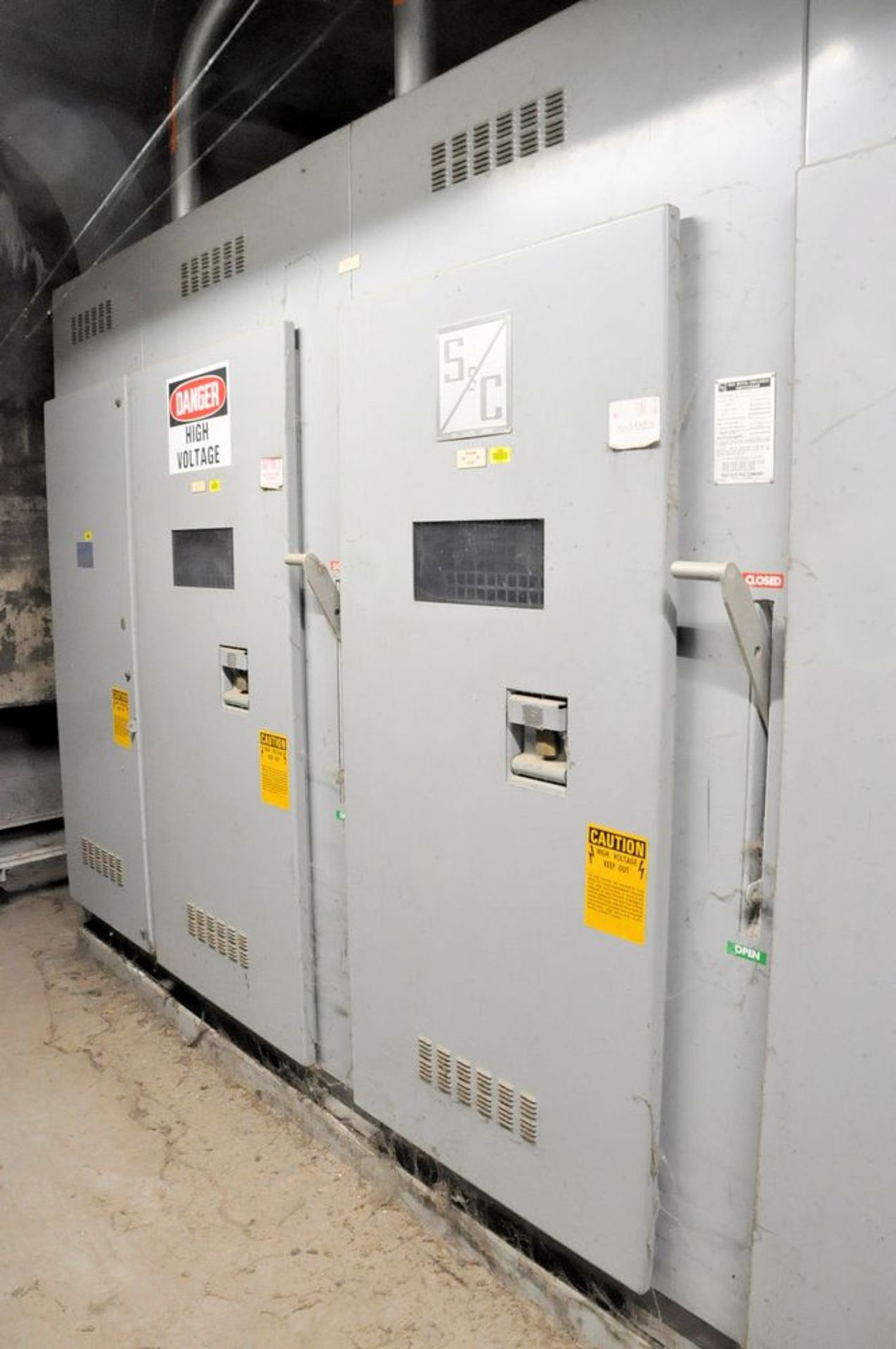 S&C Electric Cat. No. CD-543832, Metal Enclosed Switchgear, (1983), (3) Main Disconnects, (P122 - Image 2 of 4