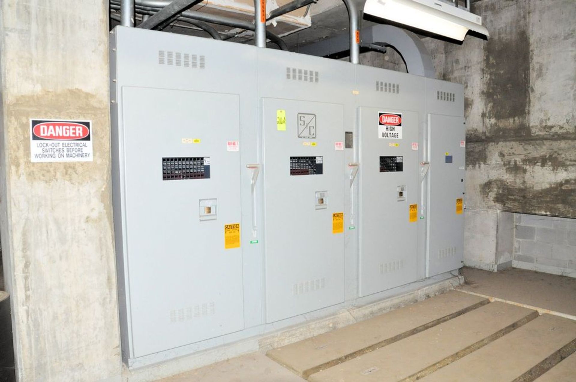S&C Electric Cat. No. CD-543732, Metal Enclosed Switchgear, (1983), (3) Main Disconnects, (P122 - Image 2 of 3