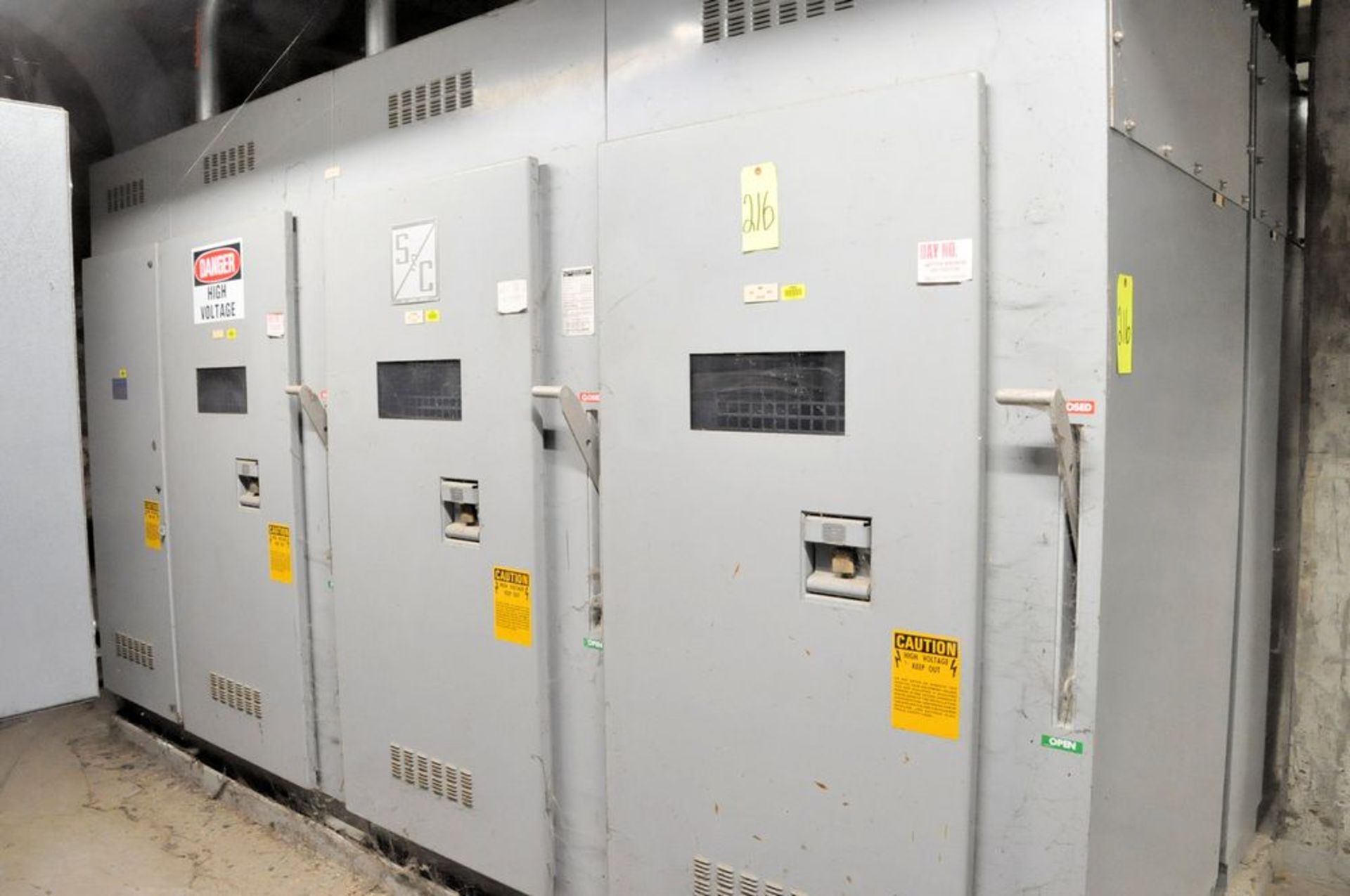 S&C Electric Cat. No. CD-543832, Metal Enclosed Switchgear, (1983), (3) Main Disconnects, (P122