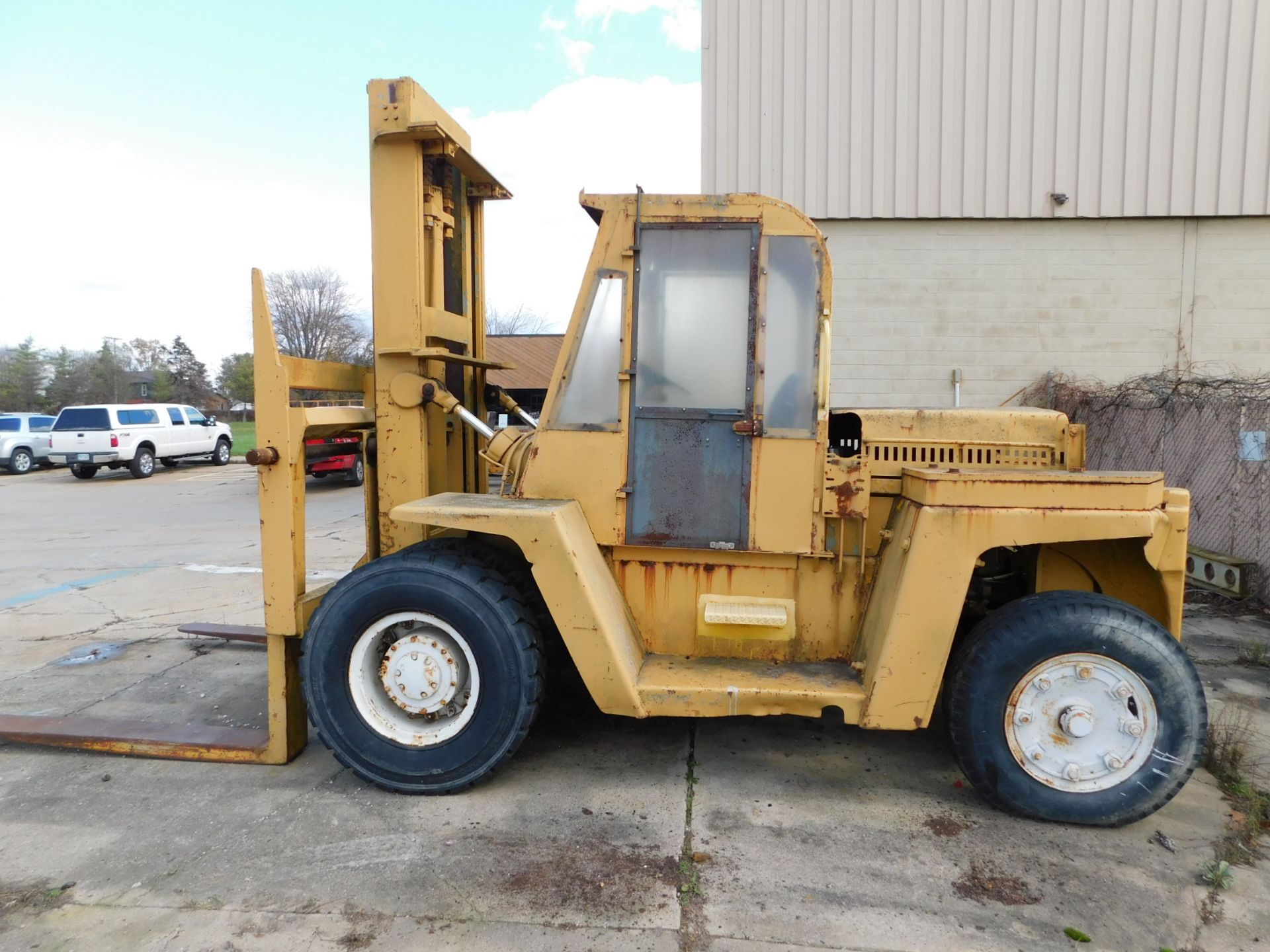 Clark Yard Fork Lift, s/n CHY-2008-15-923-268, 25,000 Lb. Capacity, Gasoline, Pneumatic Tires, - Image 7 of 22