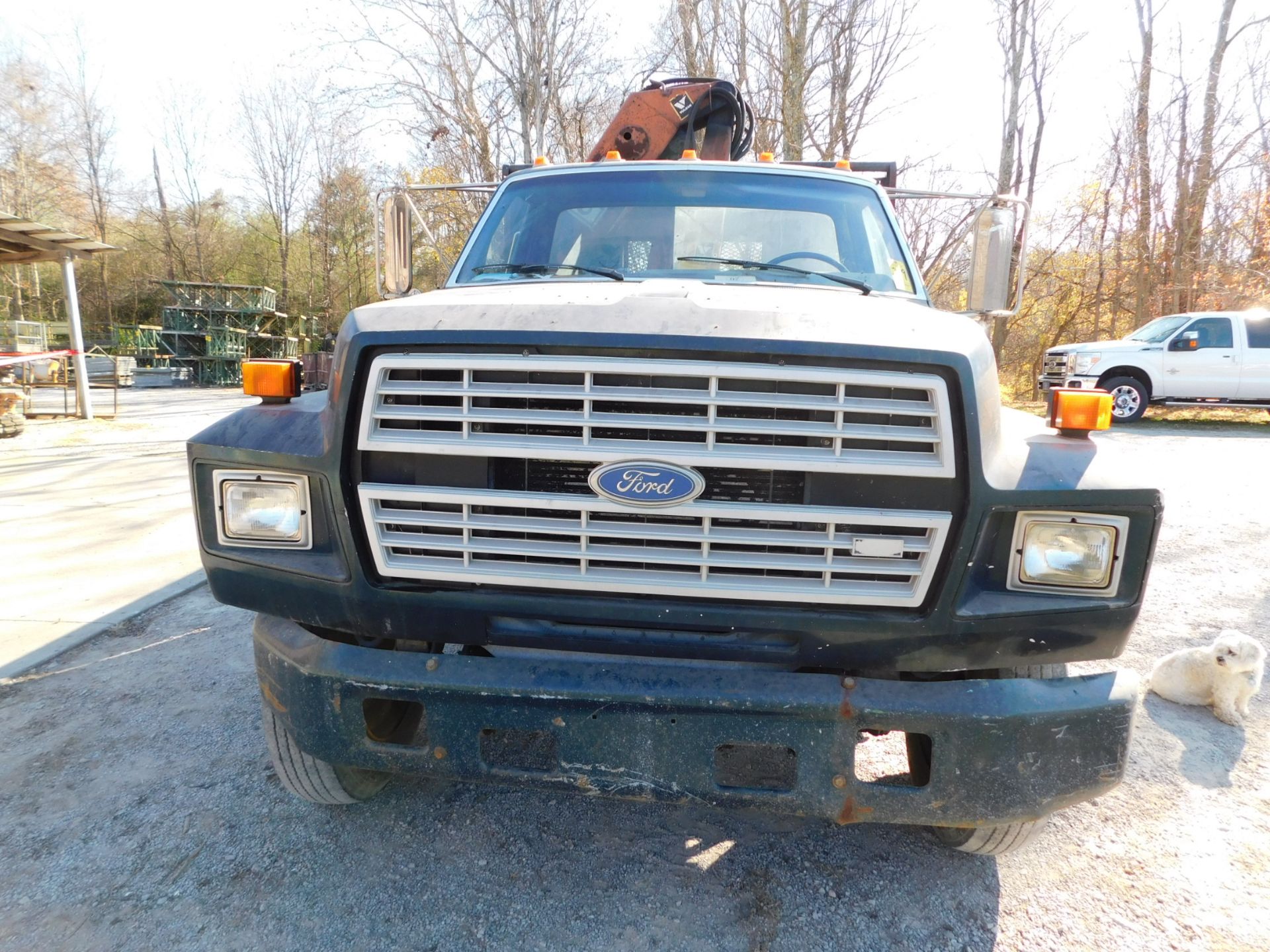 1993 Ford F700 Single Axle Boom Lift Truck, VIN 1FDNK74C0PVA27527, 5-Speed Manual Trasnsmission, - Image 5 of 33
