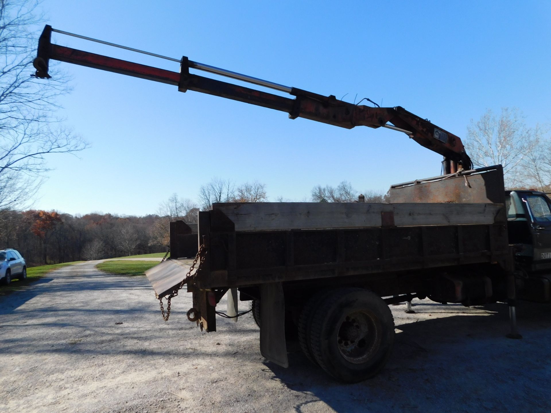 1993 Ford F700 Single Axle Boom Lift Truck, VIN 1FDNK74C0PVA27527, 5-Speed Manual Trasnsmission, - Image 3 of 33