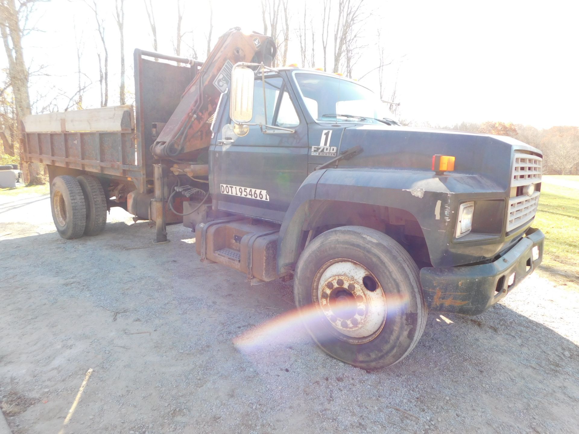1993 Ford F700 Single Axle Boom Lift Truck, VIN 1FDNK74C0PVA27527, 5-Speed Manual Trasnsmission, - Image 6 of 33