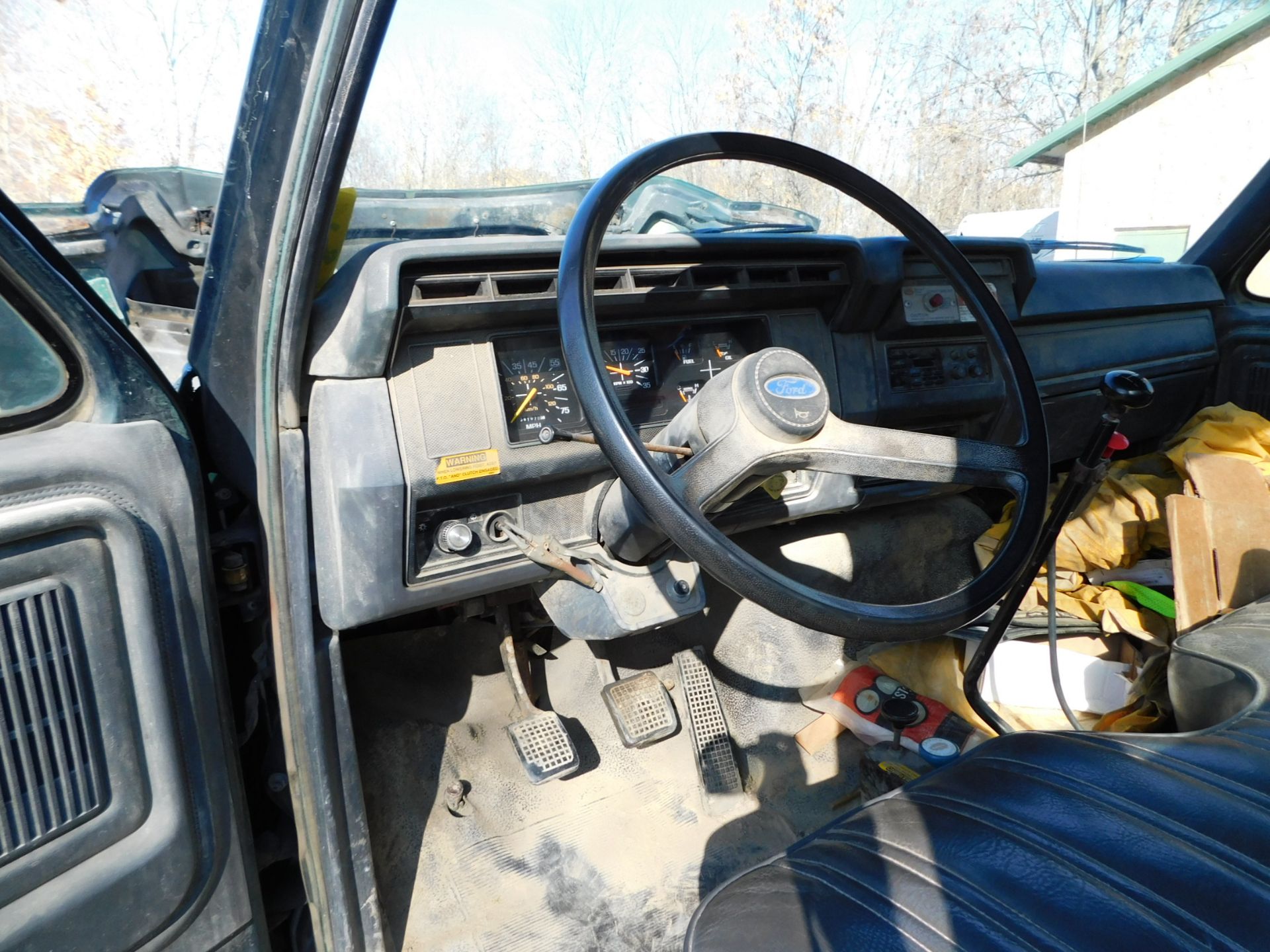 1993 Ford F700 Single Axle Boom Lift Truck, VIN 1FDNK74C0PVA27527, 5-Speed Manual Trasnsmission, - Image 19 of 33