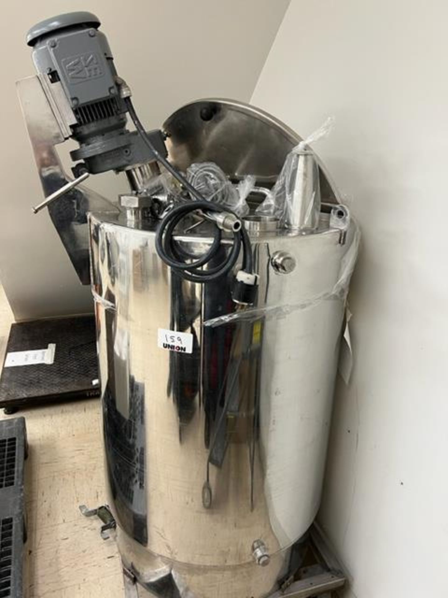 Asset 159 - Stainless Steel 135 gallon Jacketed tank with Propellor mixer, - Image 2 of 4