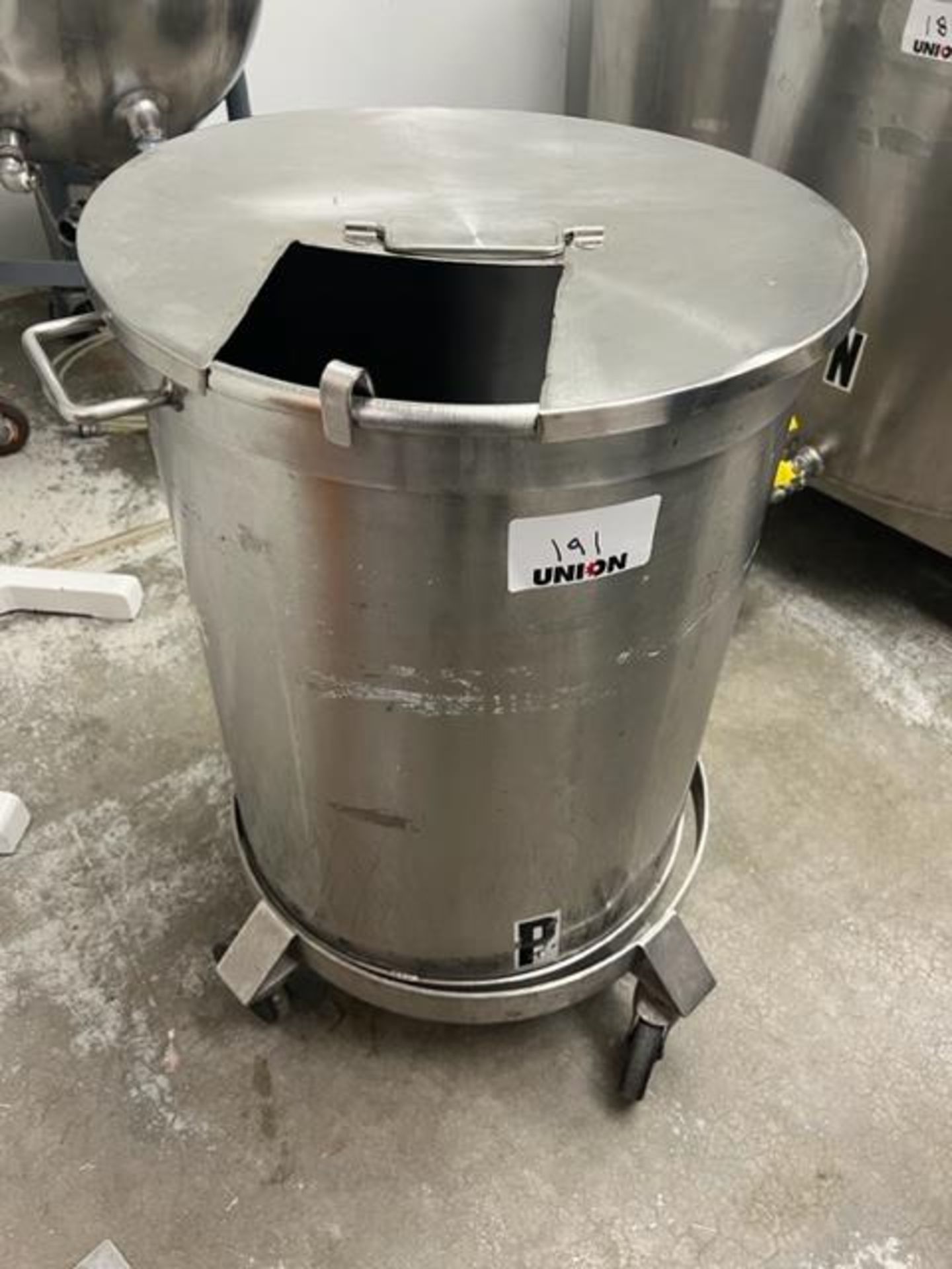 Asset 191 - Stainless steel 25 gallon tank 18" diameter x 24" deep.