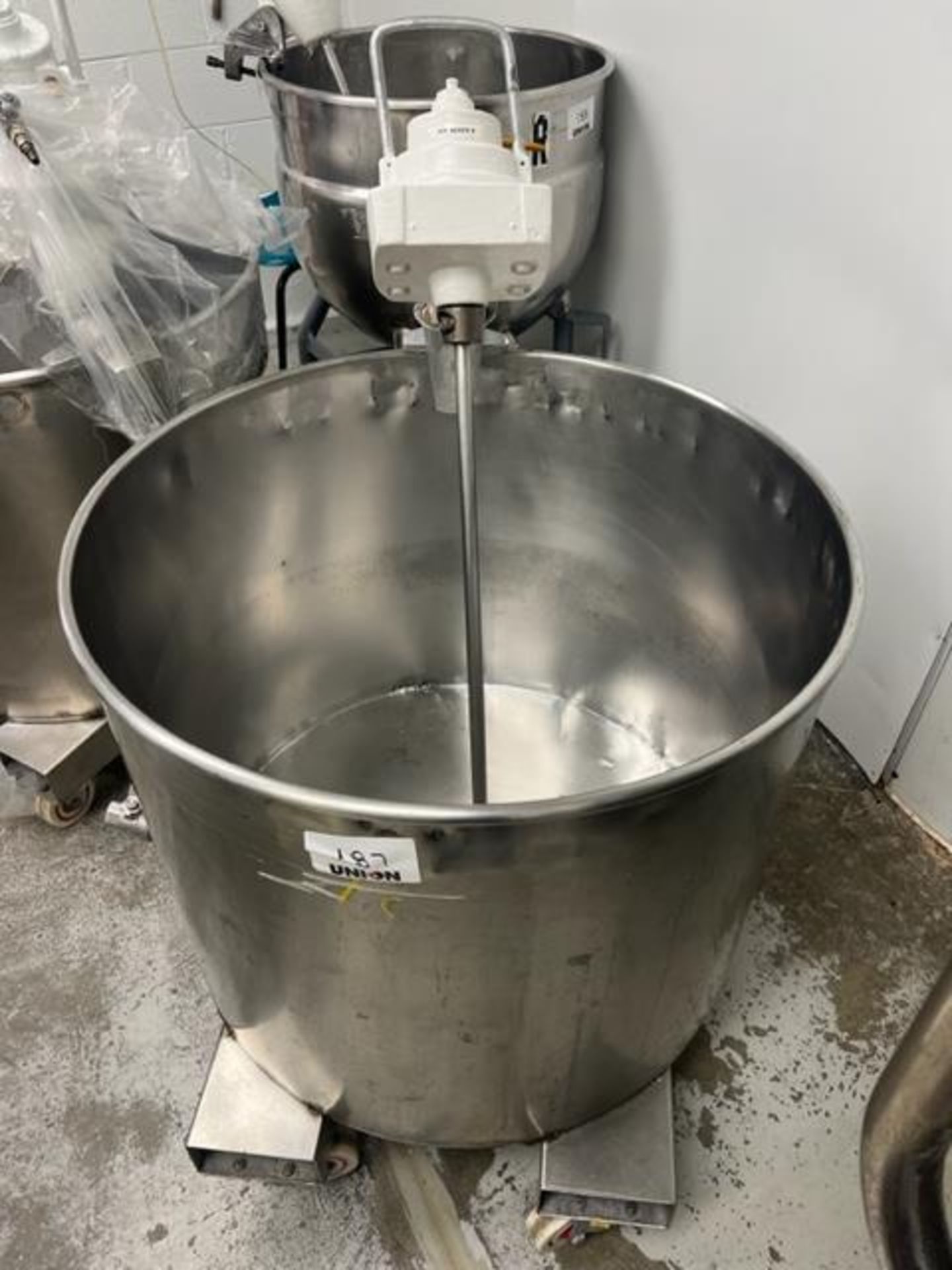 Asset 187 - Stainless Steel 70 gallon tank with air operated 6" diameter propellor - Image 2 of 3