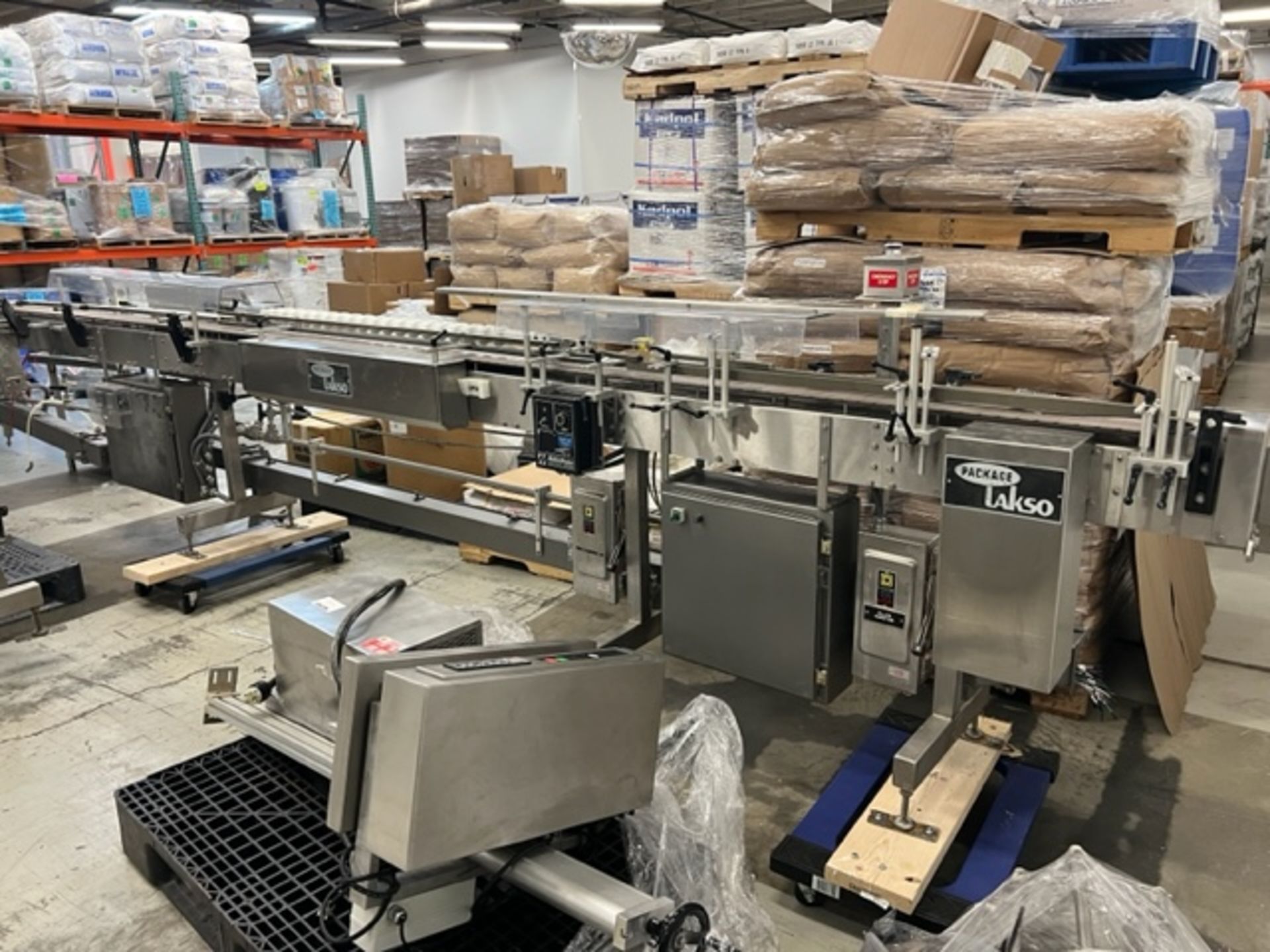 Asset 307 - Lakso Reformer 990 Slat Counter with 6" wide x 19-ft flat top chain conveyor with timing - Image 8 of 13