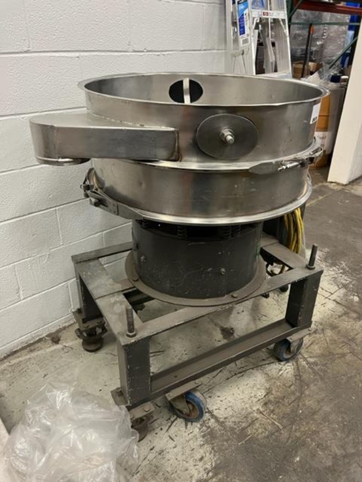 Asset 315 - Master Machines 30" diameter single deck sifter without screen on portable cart. $345.00 - Image 2 of 3