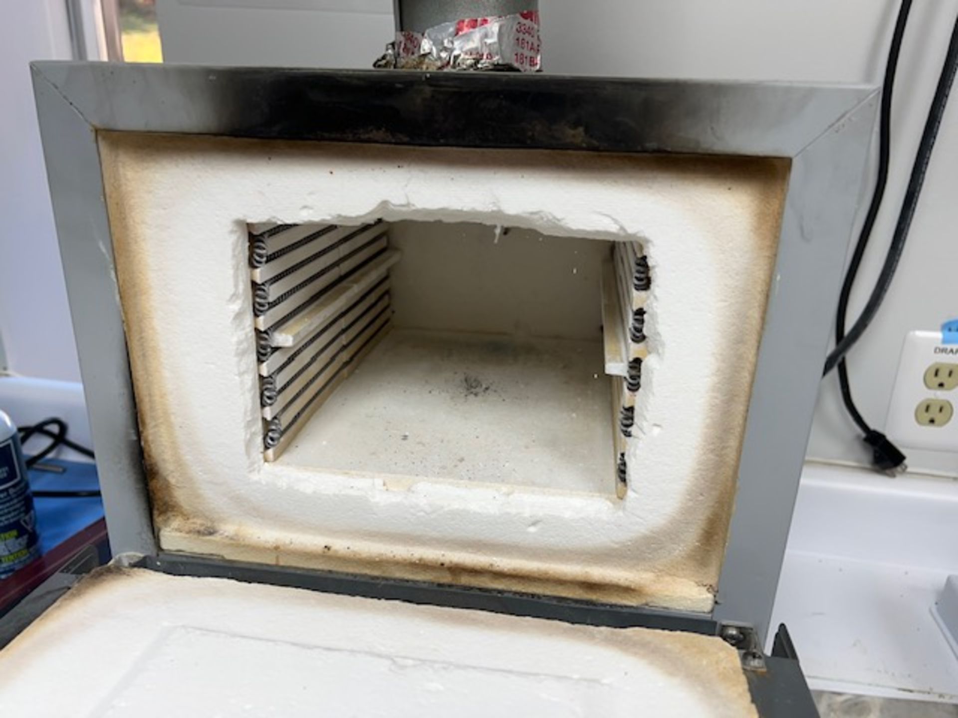 Asset 29 - Thermoline model 48000 Furnace. 7" wide x 10" deep x 5" tall. $80.00 Packed in Double - Image 3 of 5
