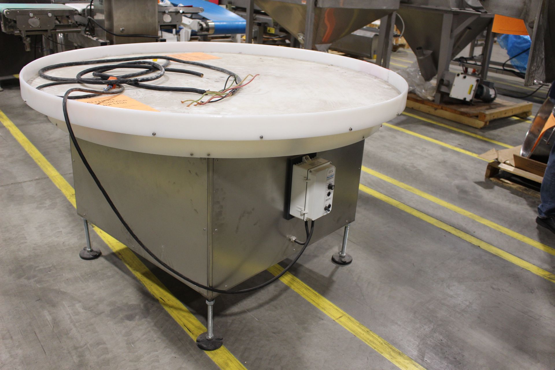 Asset 45 - 60" diameter plastic accumulating table with DC variable speed drive, Simple rigging $75 - Image 2 of 2