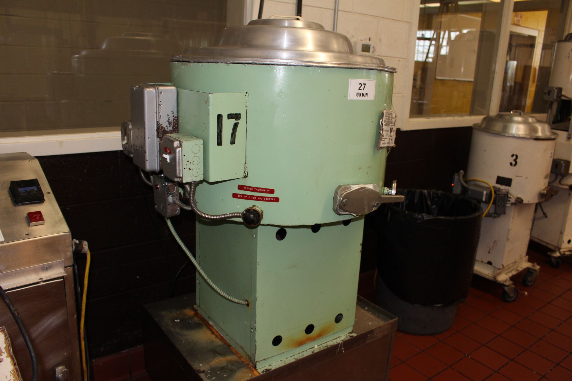 Asset 27 - Elsighorst 250 lb Chocolate Melter, water jacketed and agitated tanks with electric - Image 2 of 3