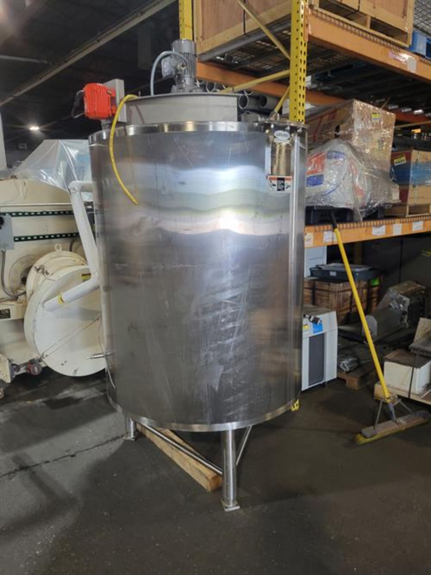 400 Gallon SS Jacketed & Agitated Tank - SIngle action swept surface agitator with plastic - Image 8 of 10