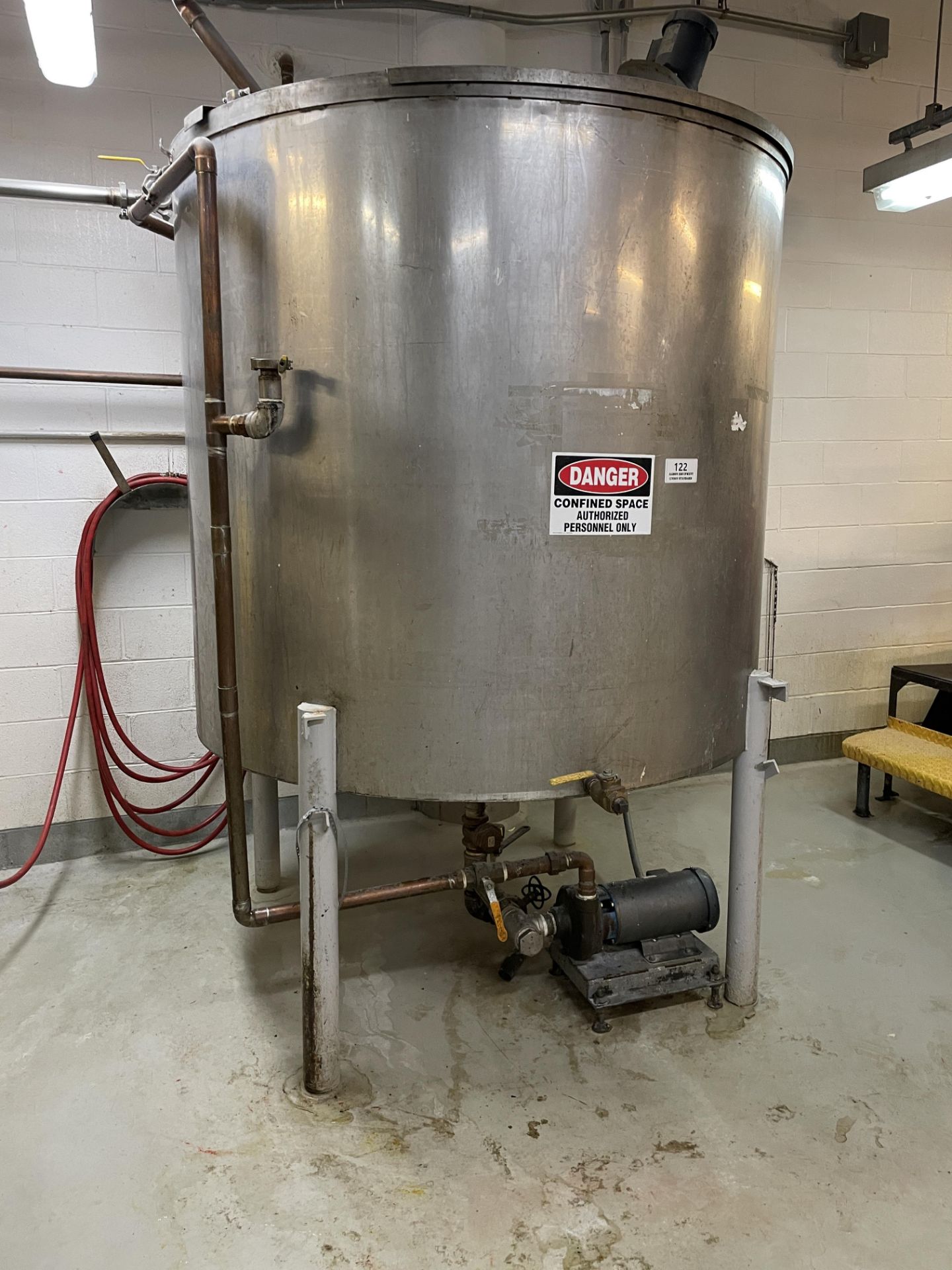 Asset 122 - 800 Gallon Stainless Steel Tank, 63" diameter x 60" deep with cone bottom, propellor