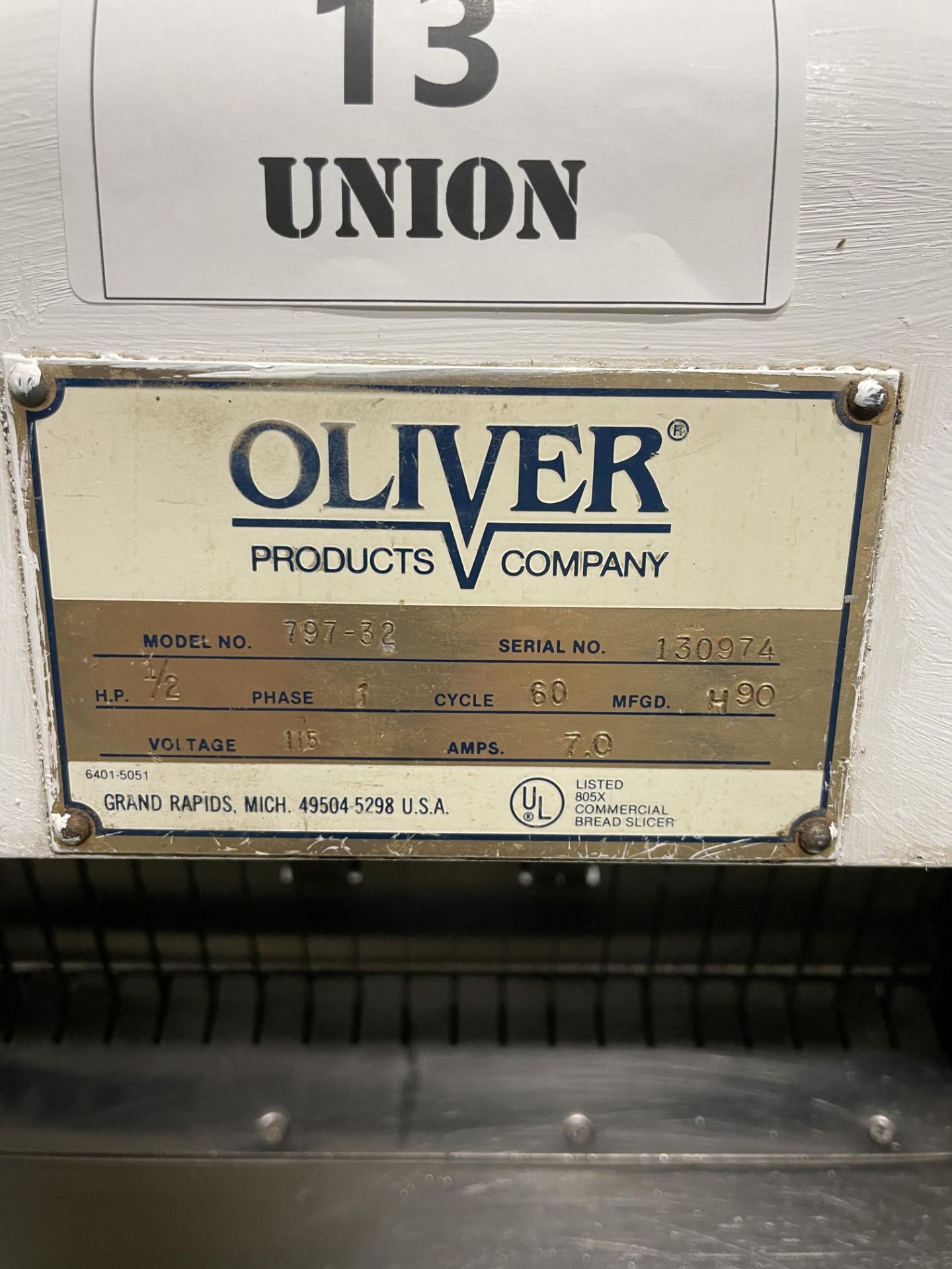 Oliver model 797-32 Bread slicer. (22) Blades on 3/4" centers. 15.5" wide slicer. 1/2 HP, 115 volts. - Image 3 of 6
