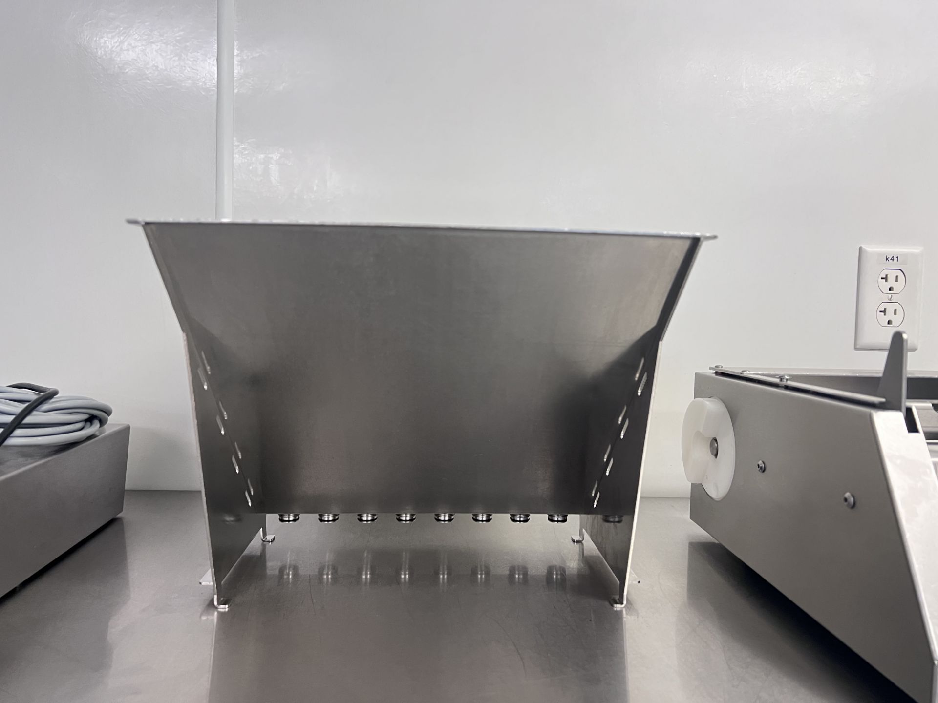 Truffly Made XL Universal Candy, Gummy, or Chocolate Depositor. XL hopper, 12L capacity, heated. - Image 2 of 9