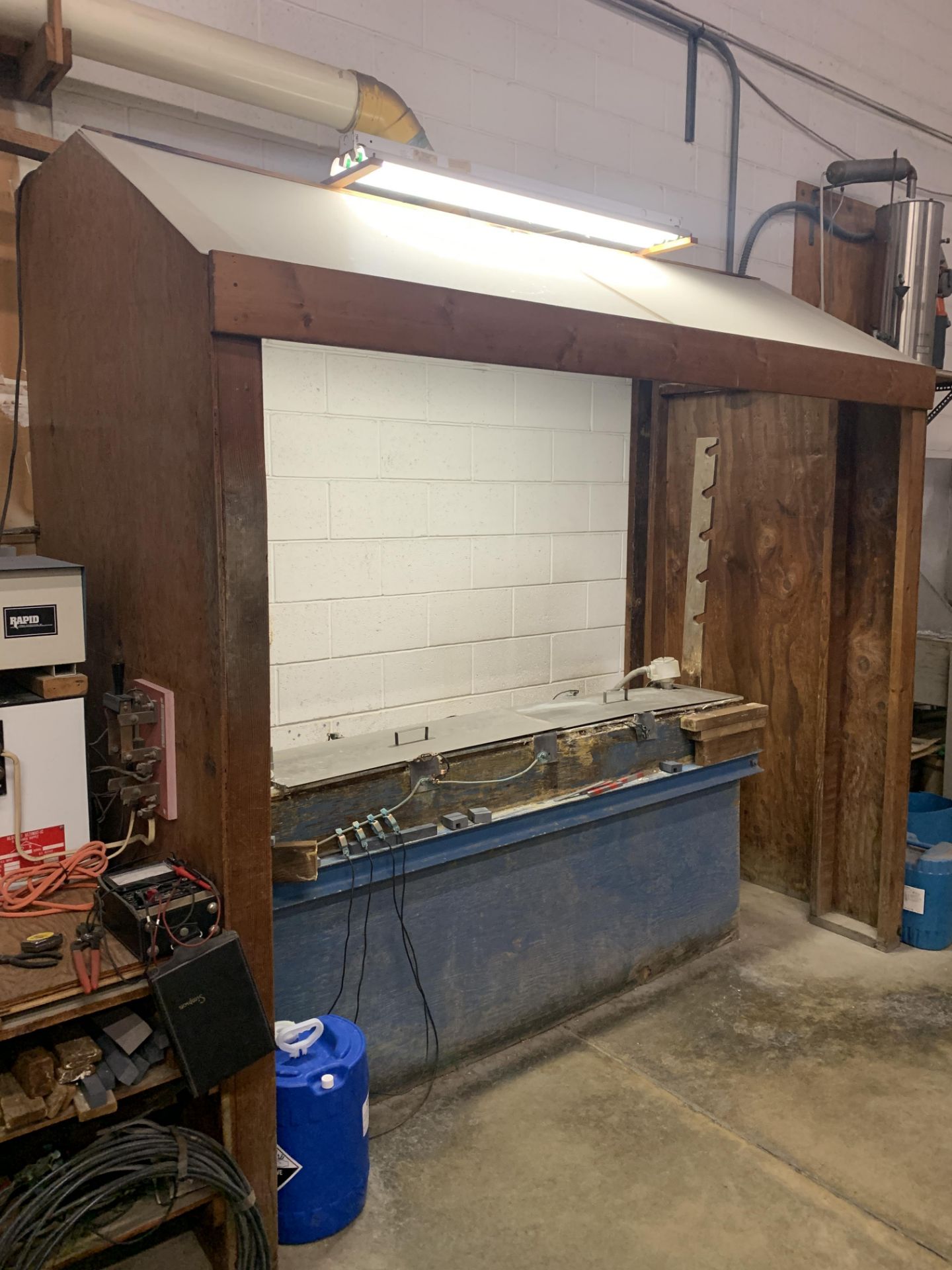 Shopmade Work Shed w/ Fluorescent Overhead Work Lamp - Image 2 of 7