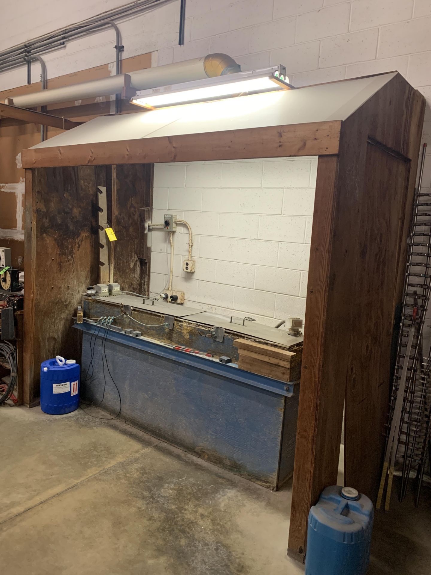 Shopmade Work Shed w/ Fluorescent Overhead Work Lamp