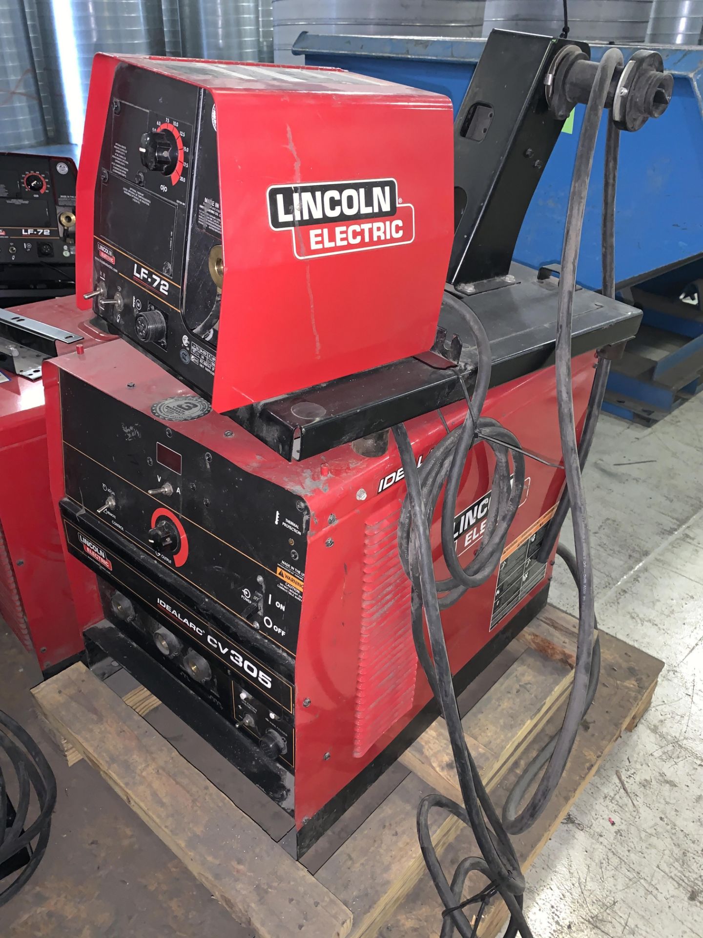 LINCOLN Idealarc CV305 Mig Welder w/ LF-72 Wire Feeder