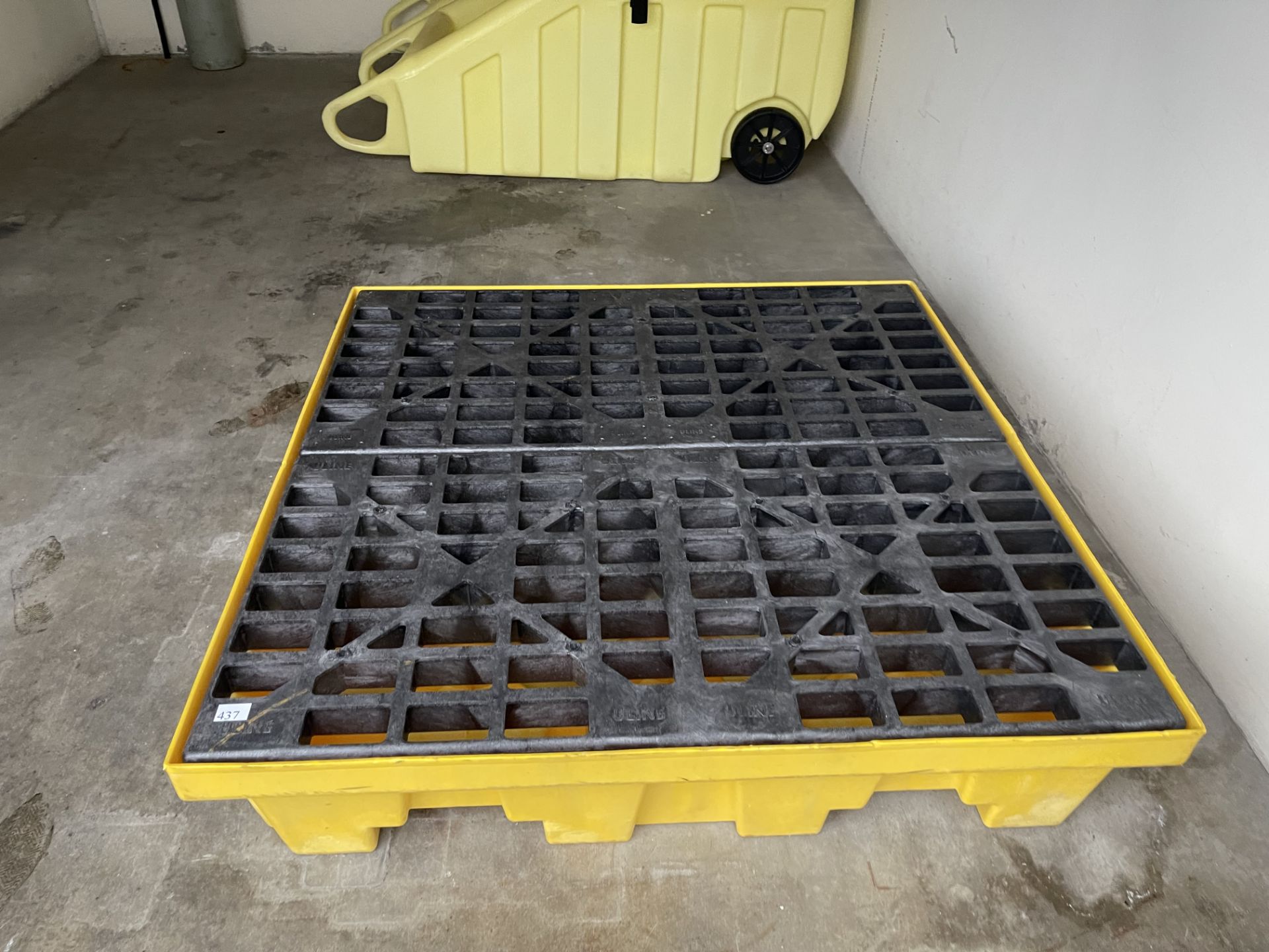 ULINE BLACK YELLOW PALLET