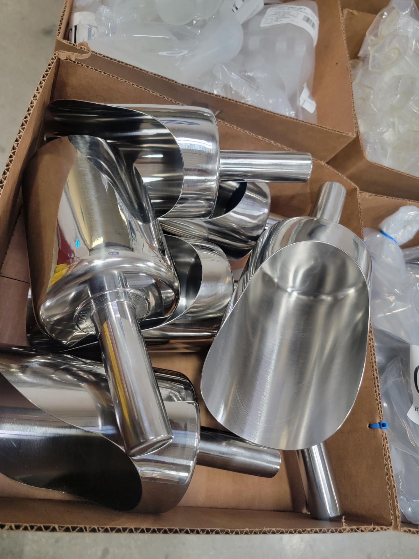 STAINLESS STEEL ASST SIZE SCOOPS 2X