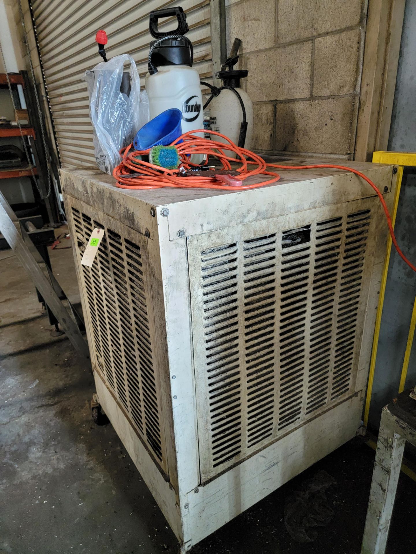 AC UNIT (NO CONTENTS ON TOP)