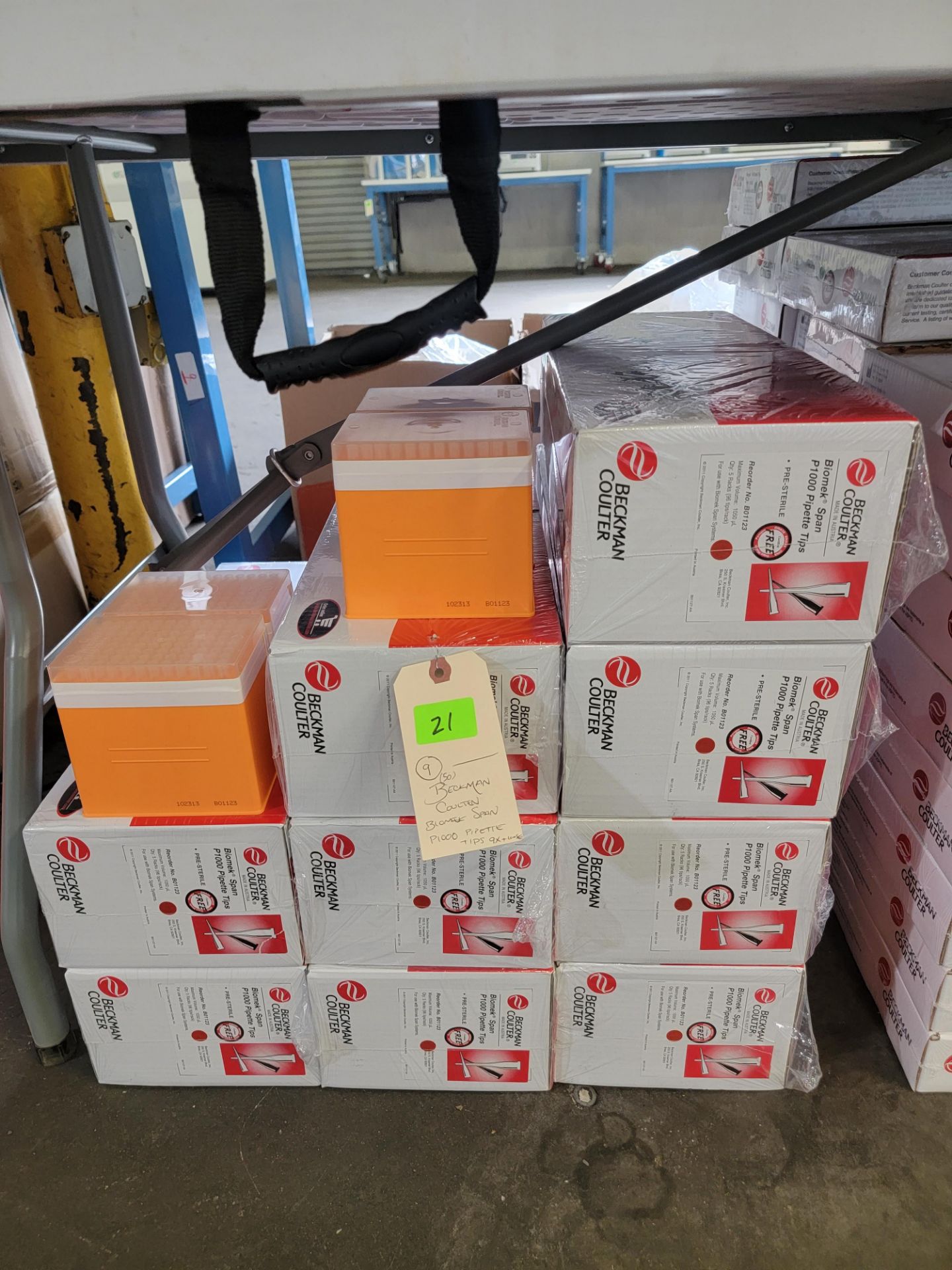 BOXES OF BECKMAN COULTER BIOMEK SPAN P1000 PIPETTE