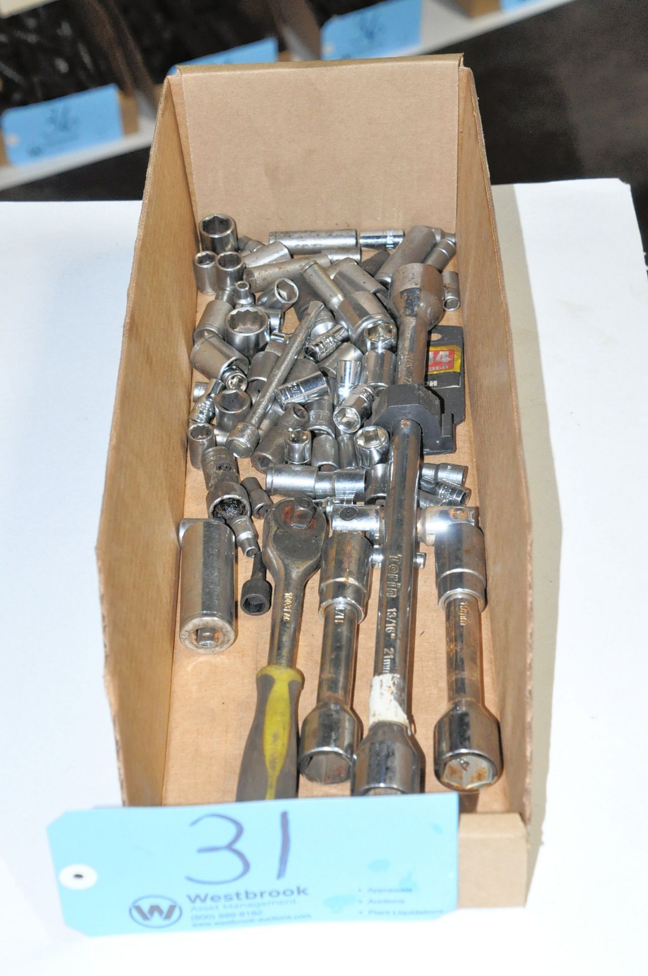 Lot-Sockets, Extensions and Ratchet in (1) Box