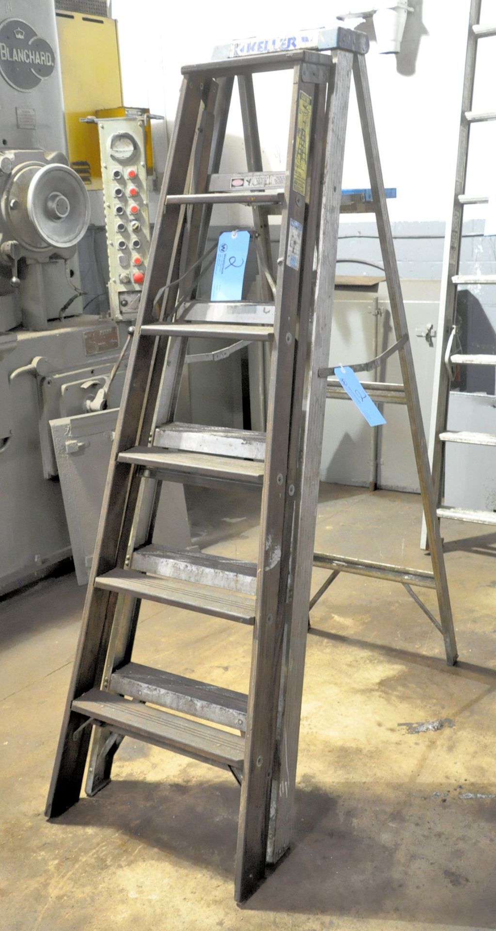 Lot-6' Aluminum and 6' Wood Step Ladders