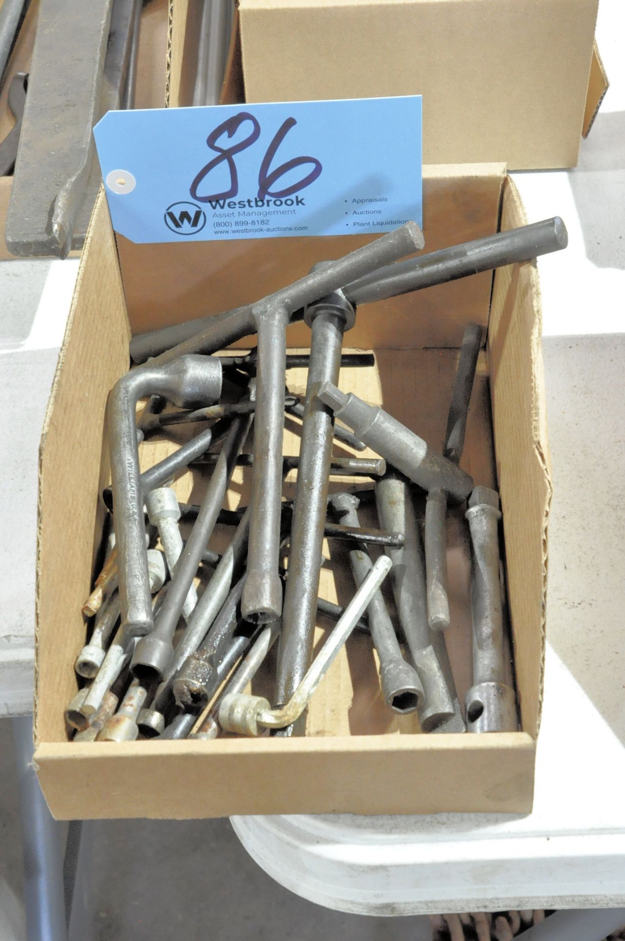 Lot-Machine Wrench/Tools in (1) Box